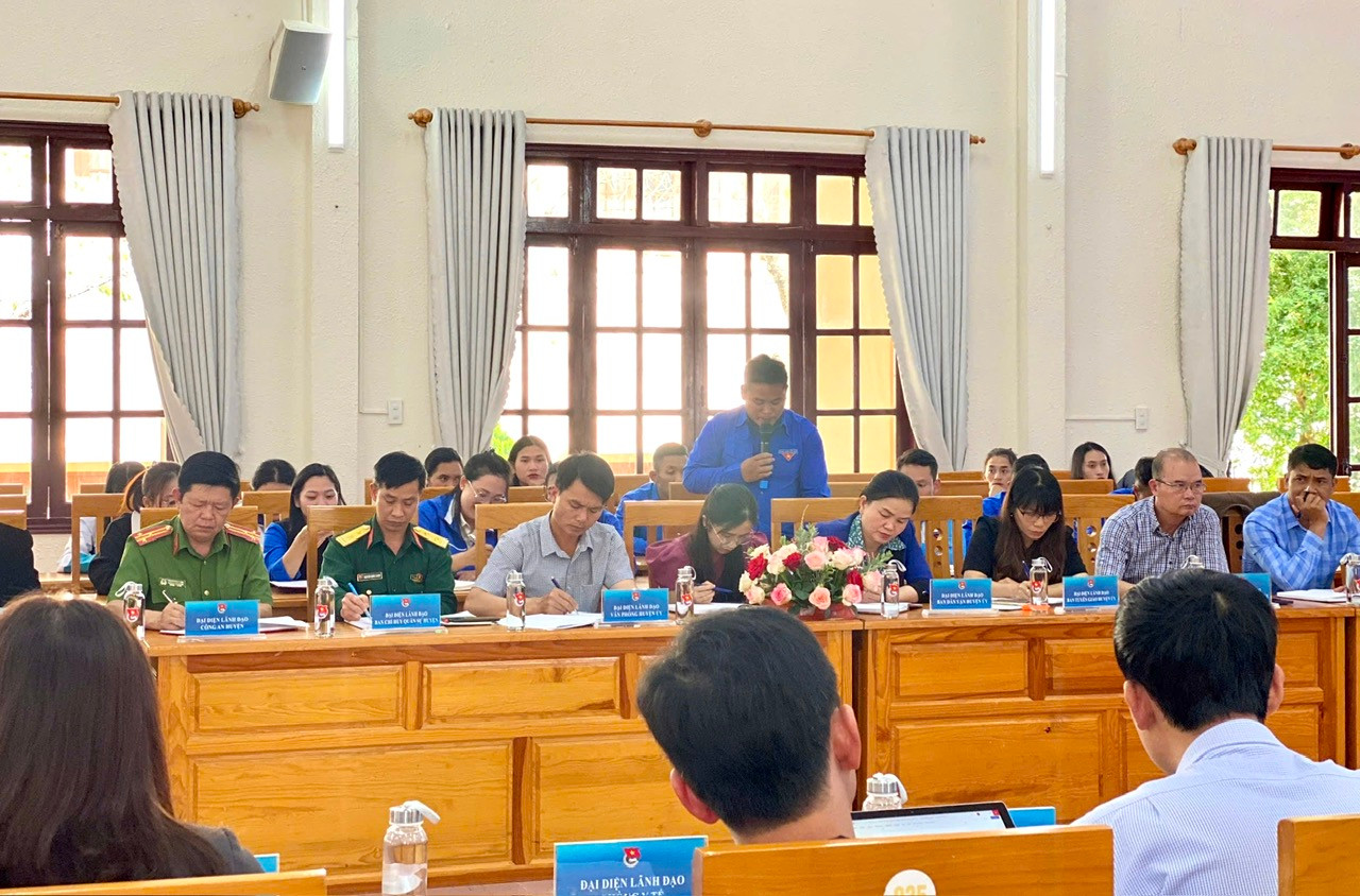Đoàn viên, thanh niên nêu ý kiến tại chương  trình