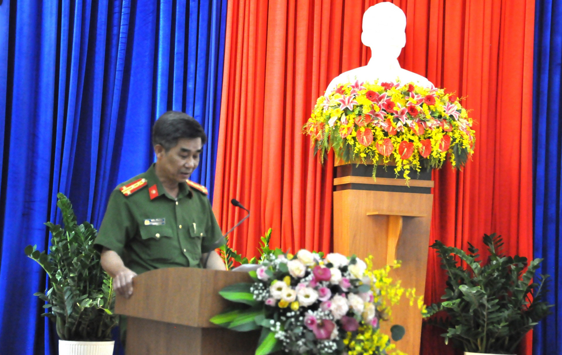 Lãnh đạo Công an thành phố Đà Lạt có tham luận về công tác quản lý bảo vệ và phát triển rừng trên địa bàn Đà Lạt
