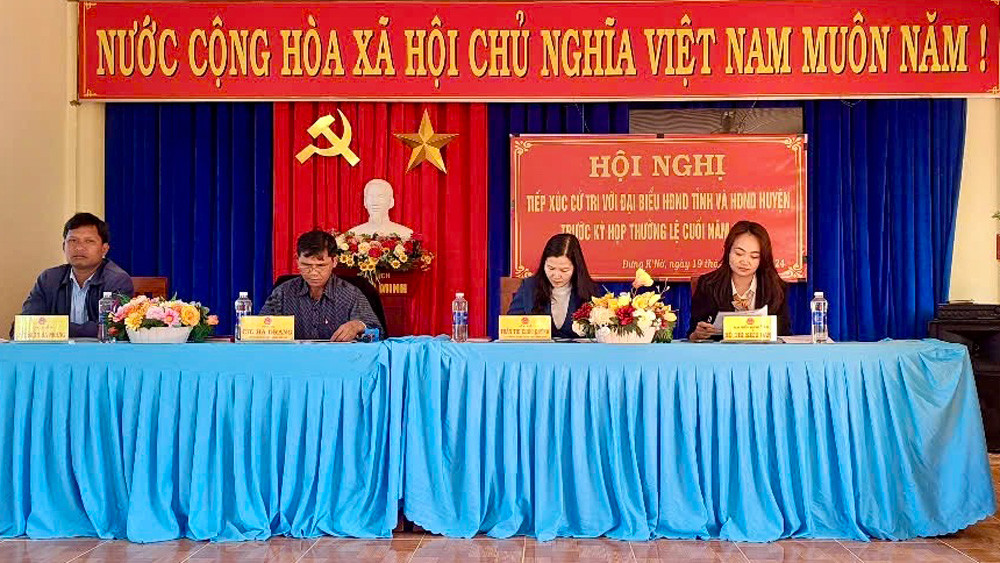 Đại biểu HĐND tỉnh và huyện Lạc Dương tiếp xúc cử tri tại xã Đưng KNớ sáng 19/11