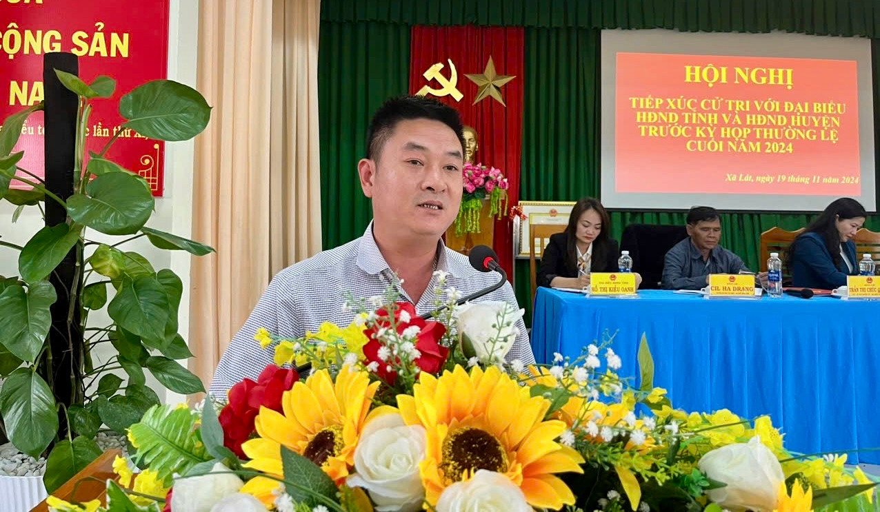 Đại diện các phòng, ban trả lời ý kiến cử tri