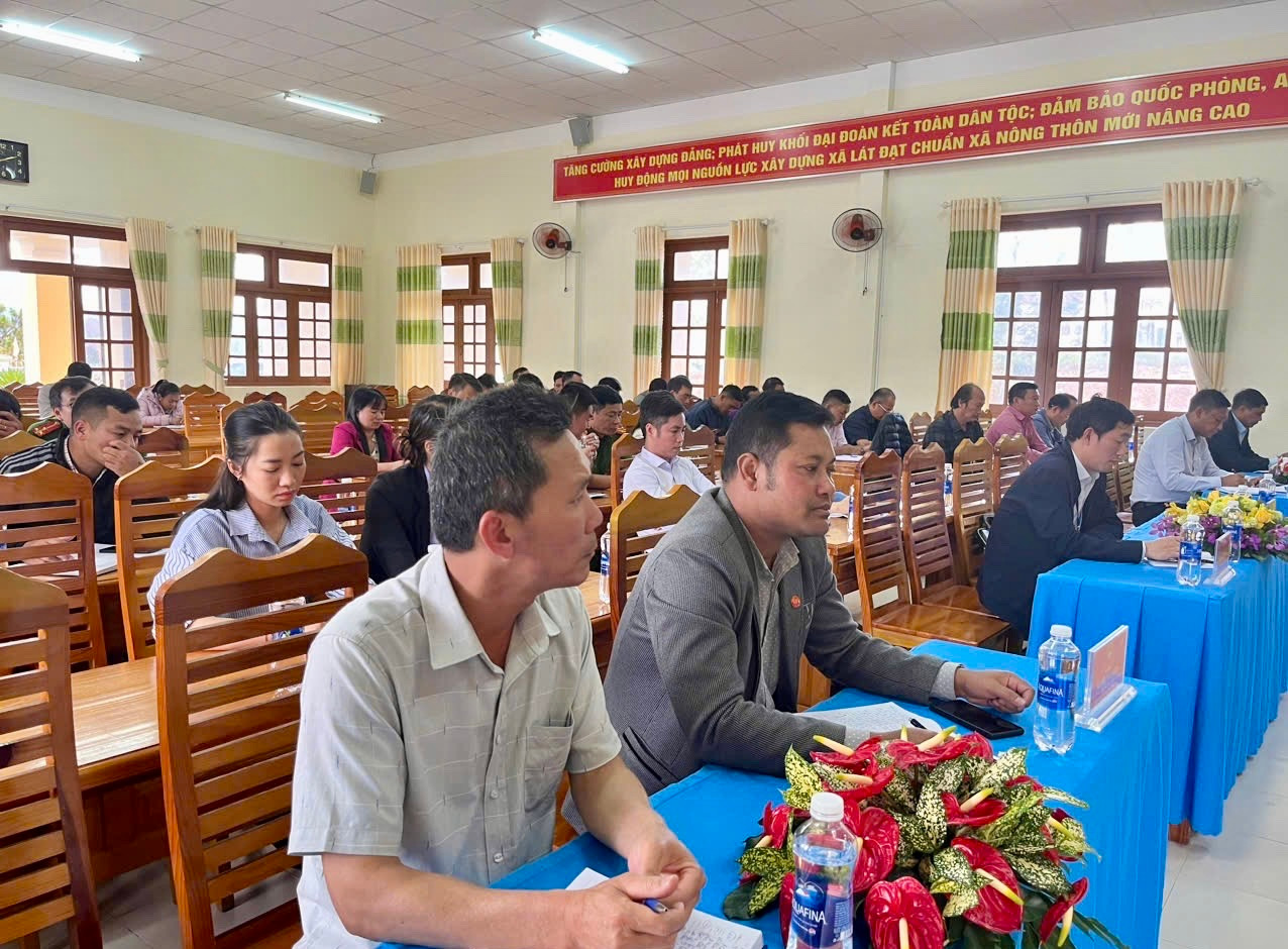 Các đại biểu tham dự buổi tiếp xúc