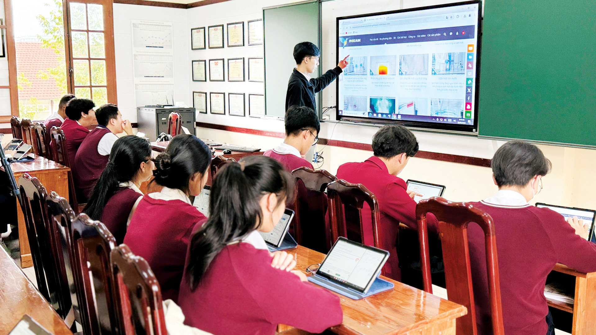 Chuyển đổi số trong giáo dục cũng tạo nhiều dấu ấn trong công cuộc chuyển đổi số tại Lâm Đồng.Trong ảnh: Mô hình Lớp học thông minh tại Trường THPT Chuyên Thăng Long. Ảnh: D.Thương