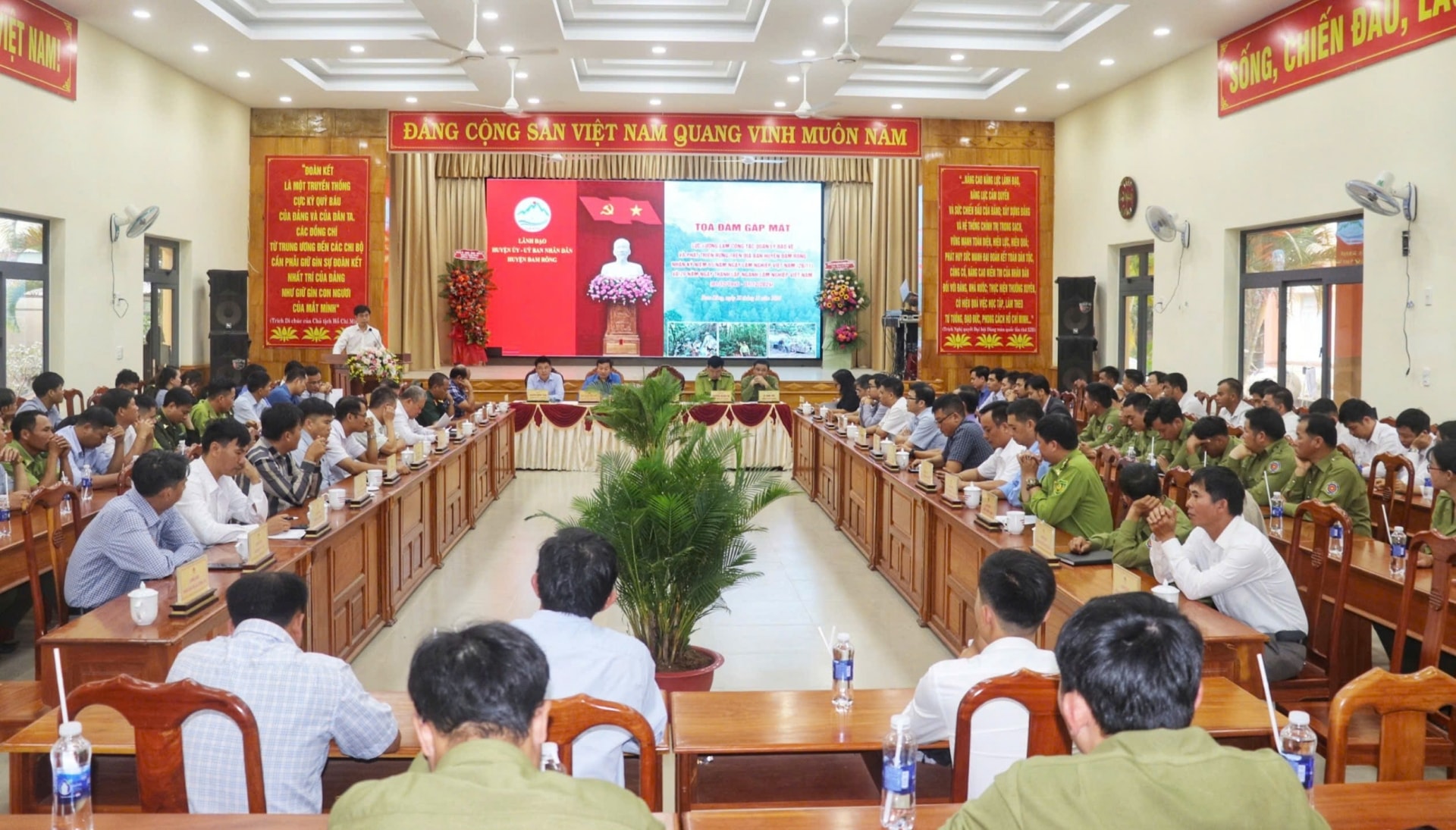 Quang cảnh buổi tọa đàm