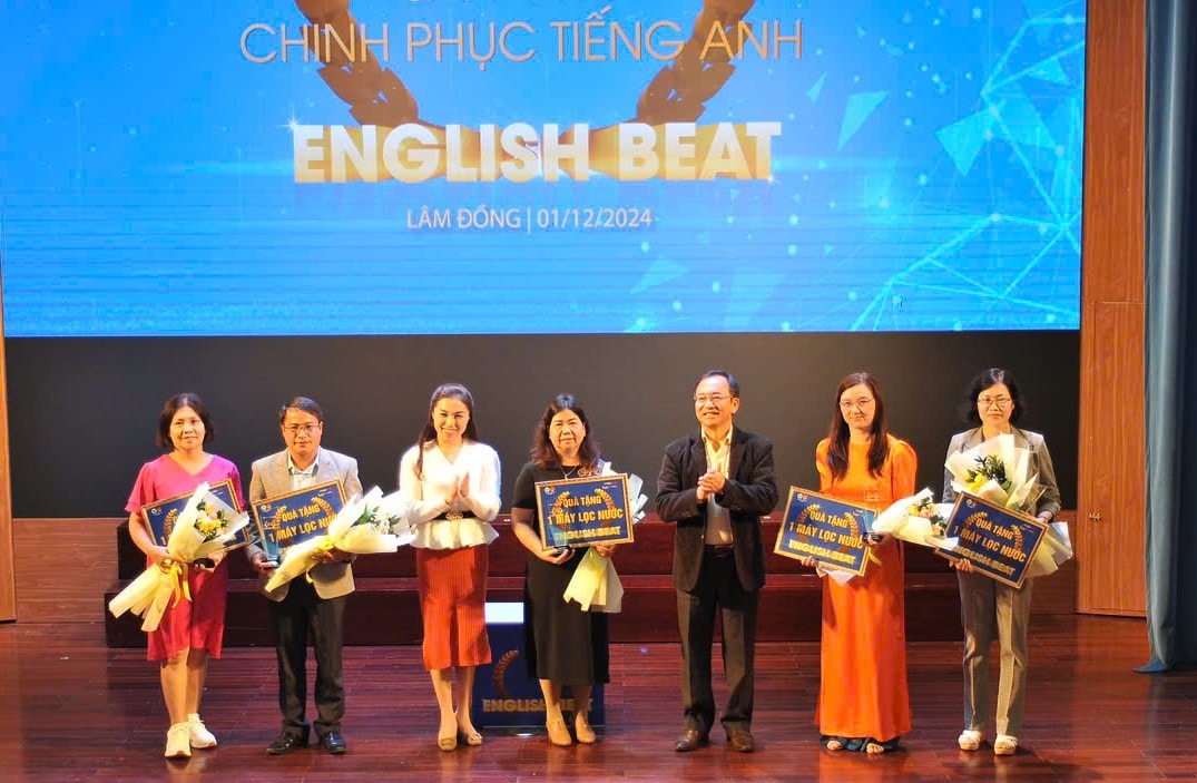 Trao máy lọc nước cho các Trường có thí sinh lọt vào vòng chung kết cuộc thi