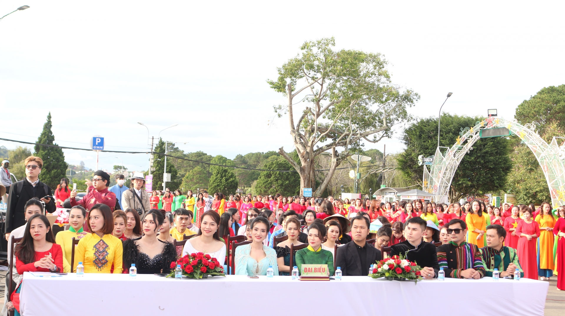 các Đại sứ Áo dài, Hoa hậu Nhân ái, Hoa khôi, Á khôi Duyên dáng Áo dài năm 2022, 2023, các nhà thiết kế