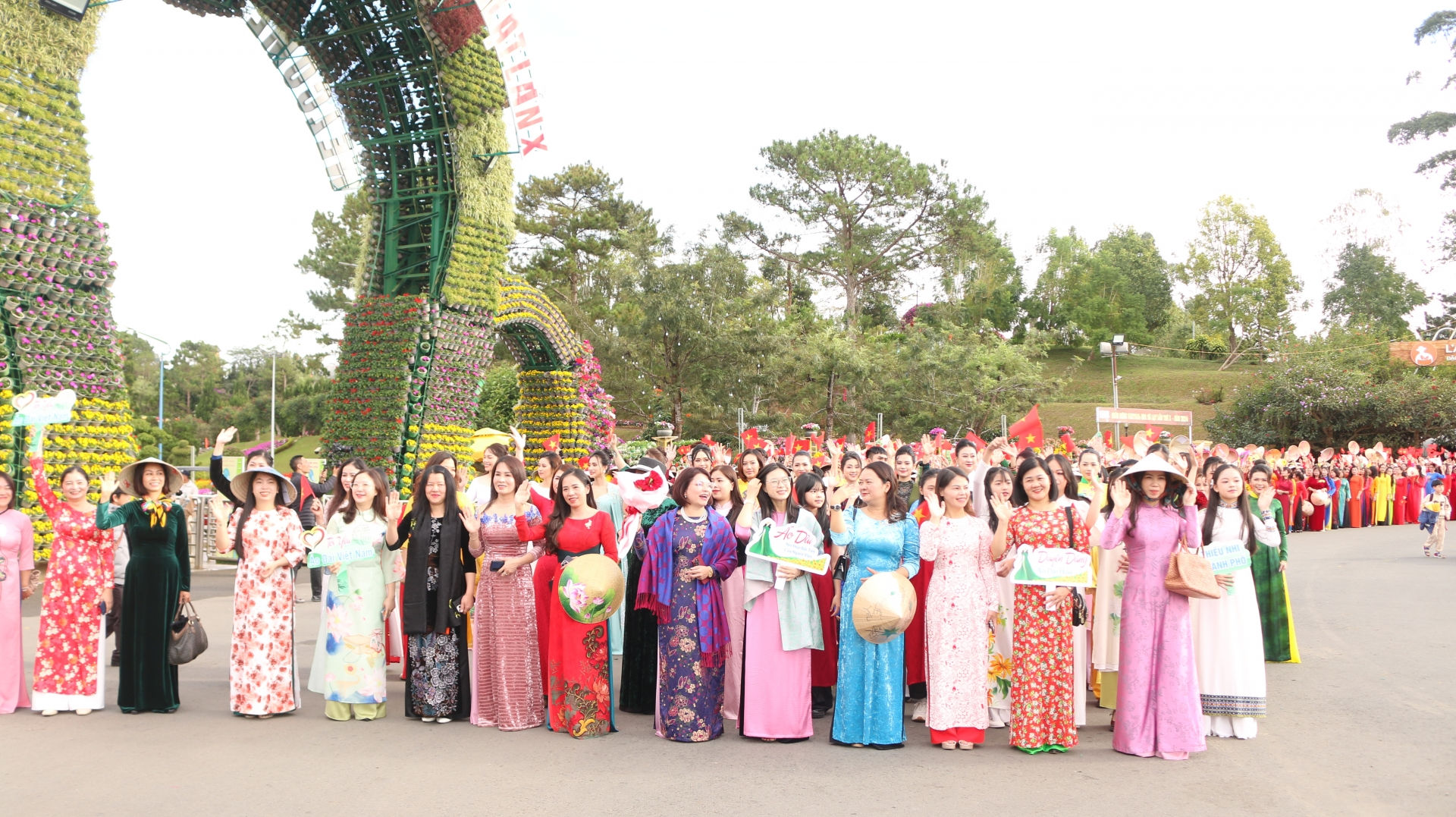 các nữ CBCNVC, NLĐ thành ph