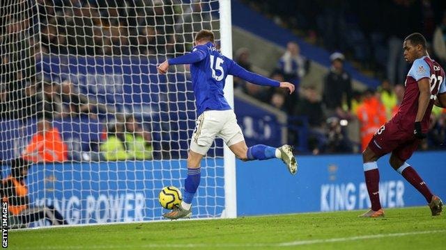 Leicester 4-1 West Ham: Routine win for Foxes despite Jamie Vardy blow - BBC Sport