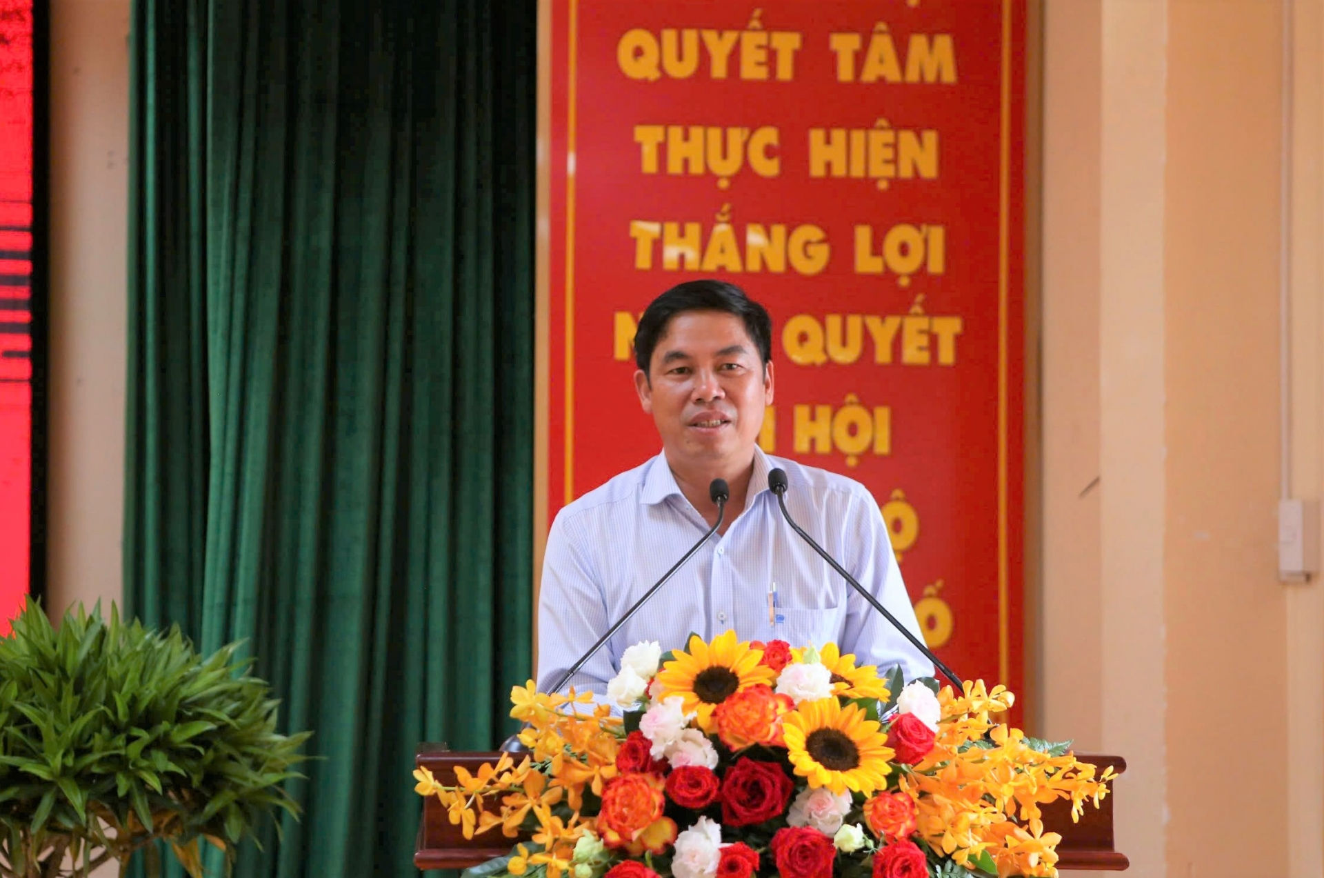 Đồng chí Nghiêm Xuân Đức - Phó Bí thư Thường trực Thành ủy, Chủ tịch HĐND TP Bảo Lộc phát biểu chỉ đạo tại Hội nghị