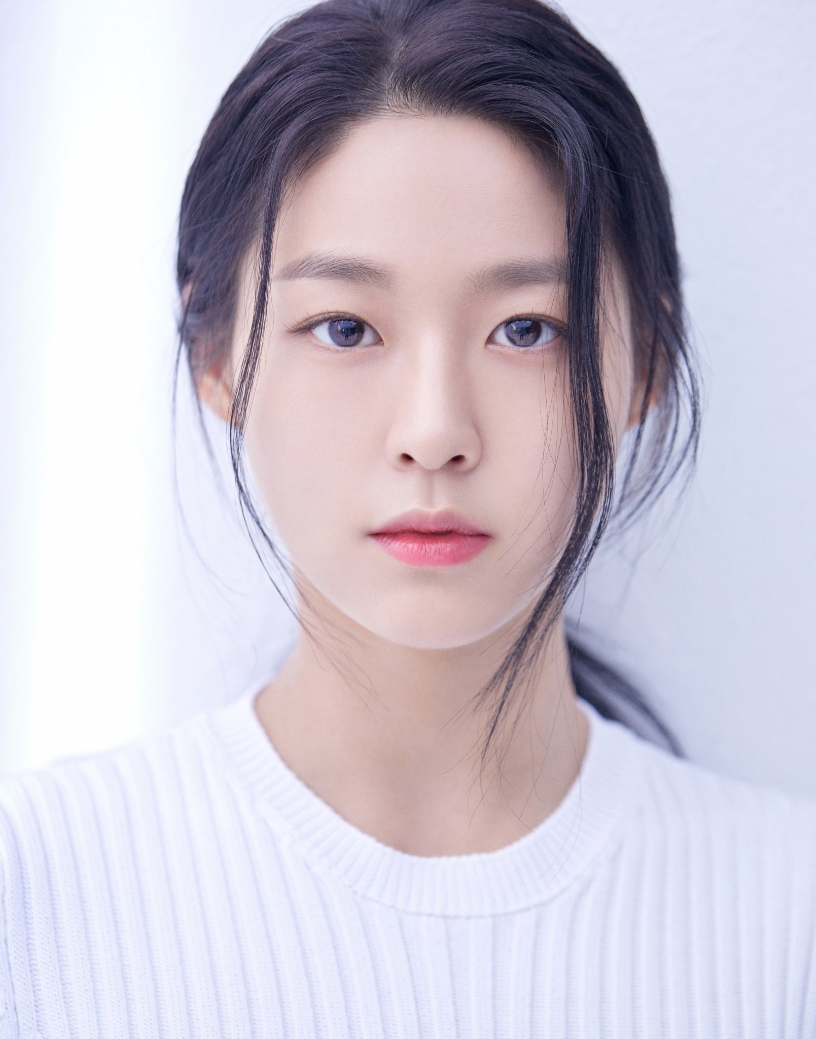 Kim Seol-hyun vai Lee Ji-young