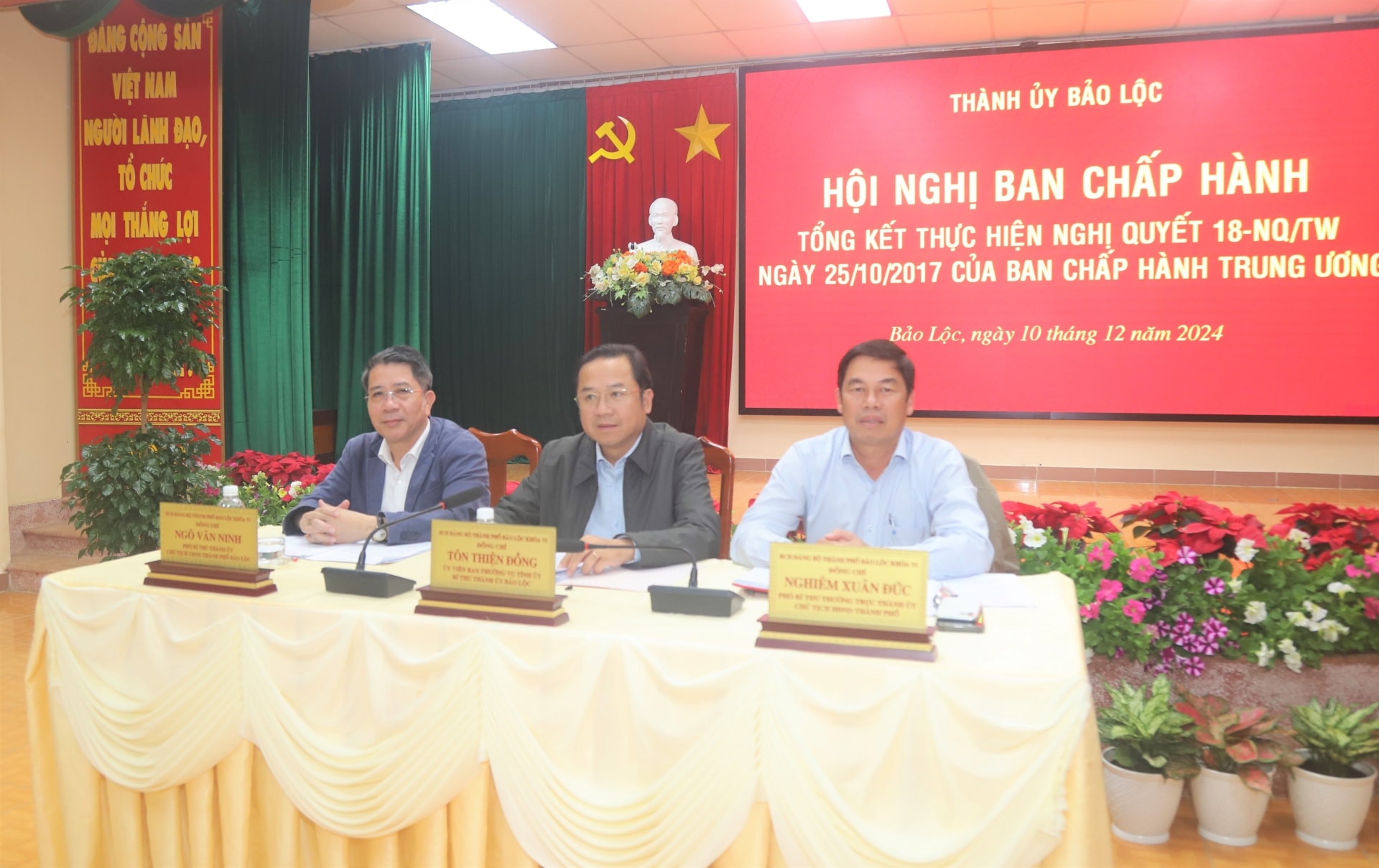 Các đồng chí Thường trực Thành ủy Bảo Lộc chủ trì Hội nghị