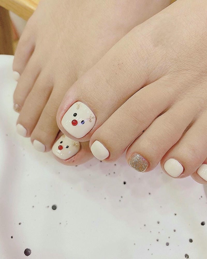 Tổng hợp mẫu nail chân Noel đơn giản, xinh xắn nhất 2024