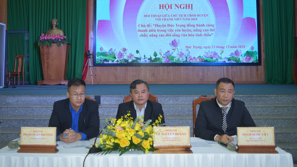 Các đồng chí chủ trì Hội nghị