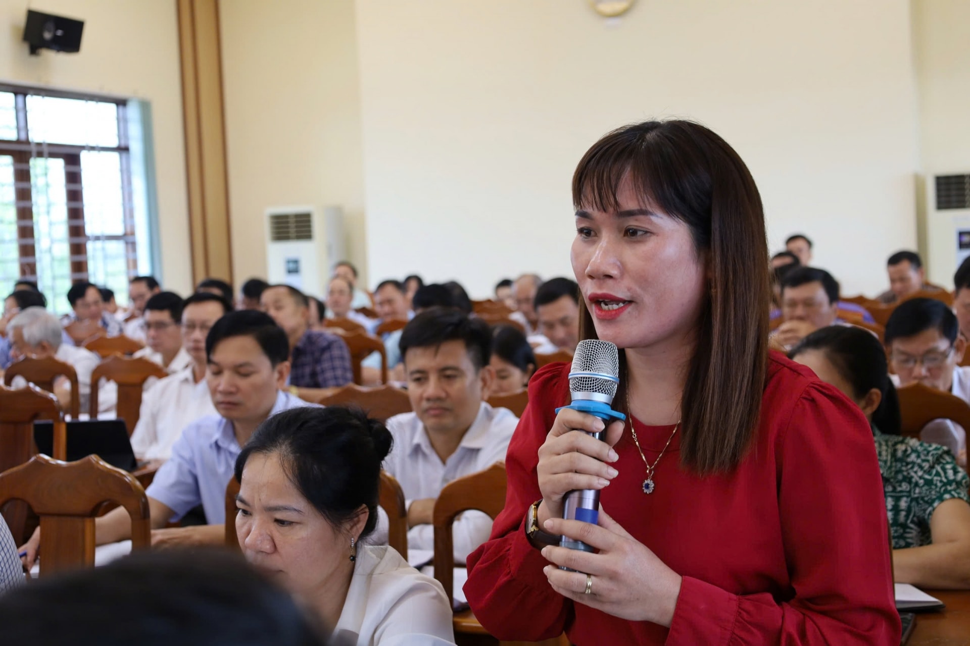 Đại biểu góp ý