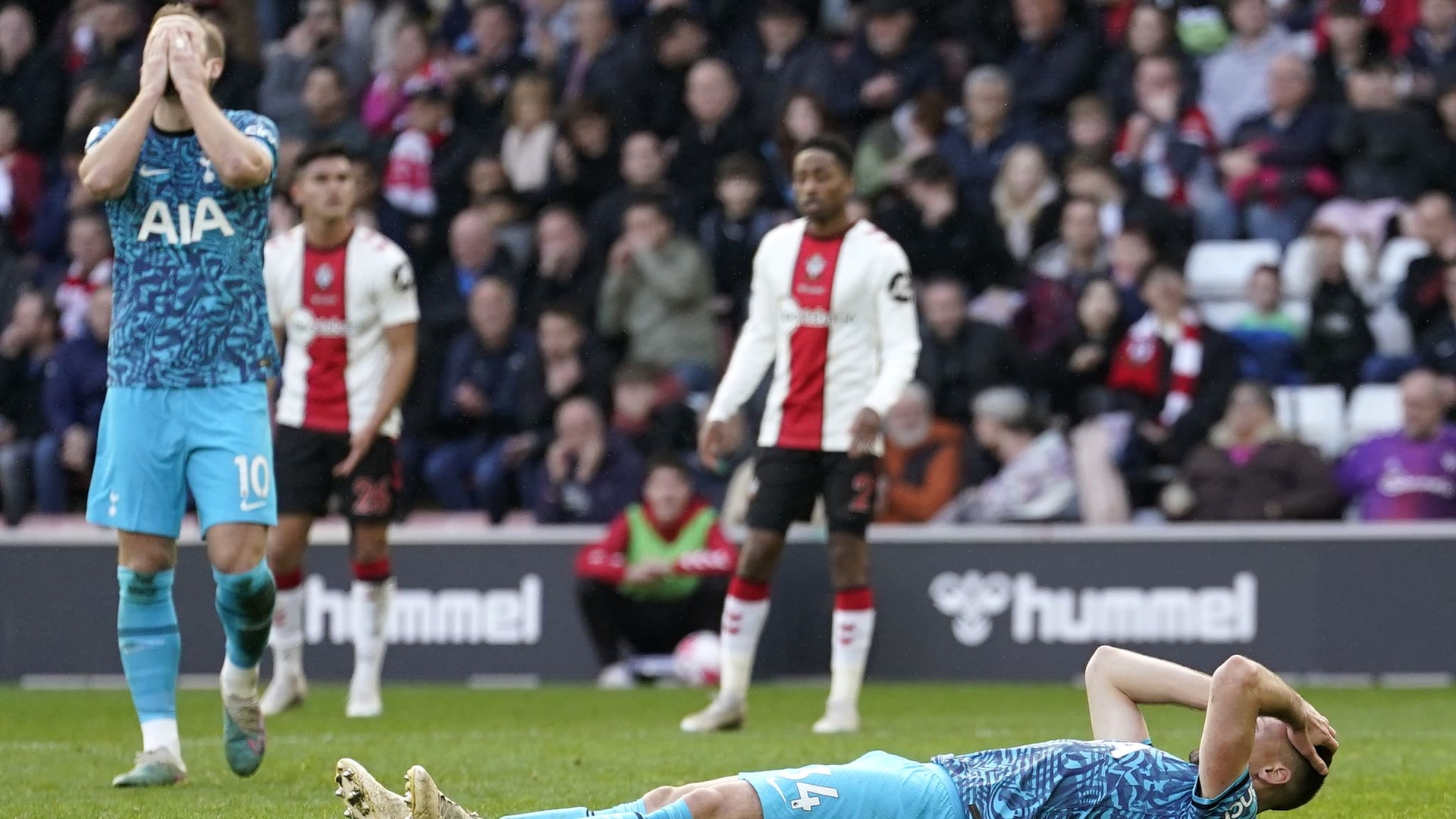 Southampton 3-3 Tottenham: Spurs throw away two-goal lead late on at bottom side to miss out on going third | Football News | Sky Sports