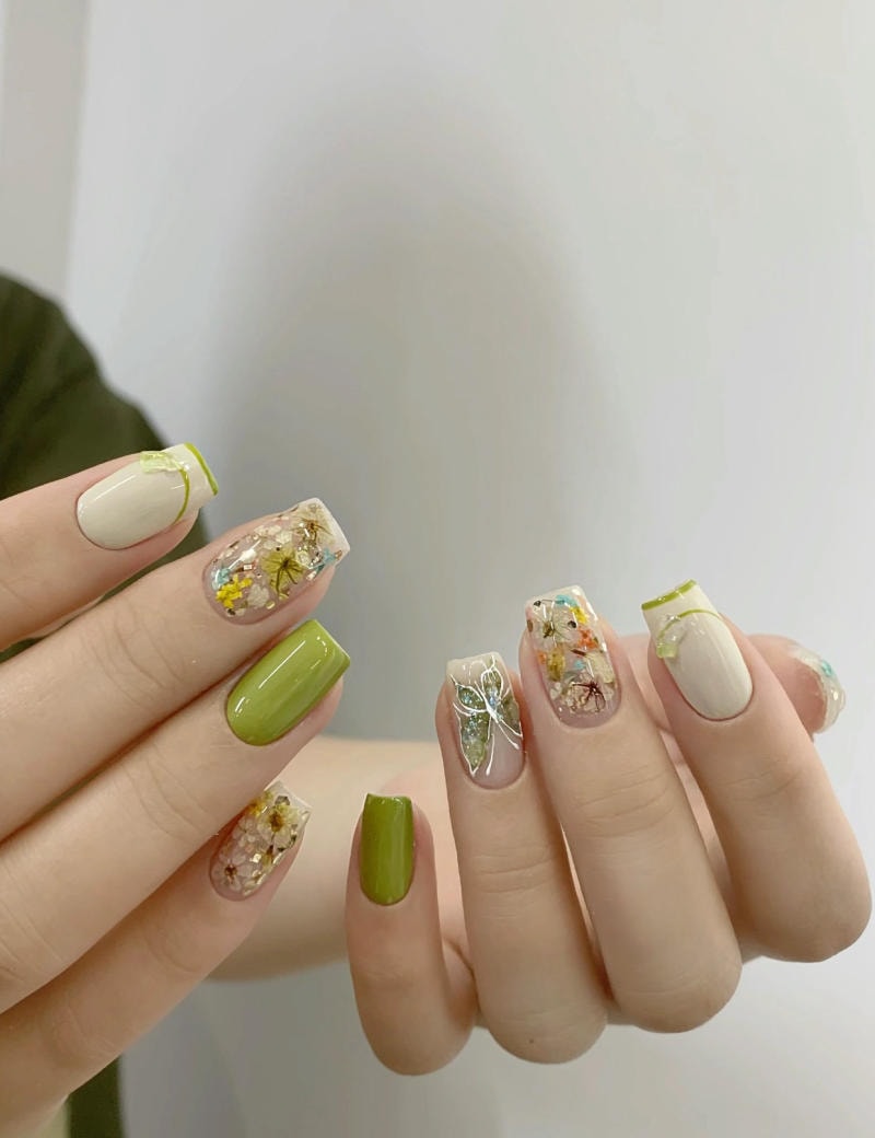 Nail màu xanh lá cây: Gợi ý style mới cho bộ móng của nàng