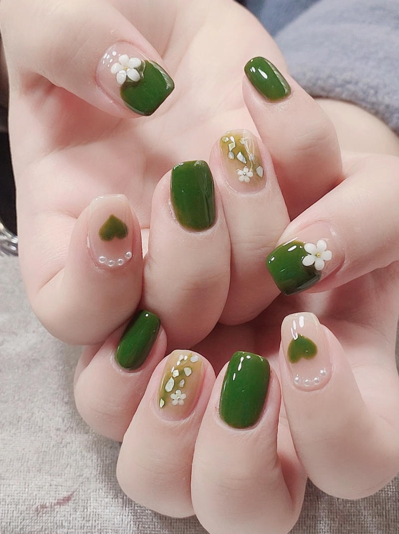 Nail màu xanh lá cây: Gợi ý style mới cho bộ móng của nàng