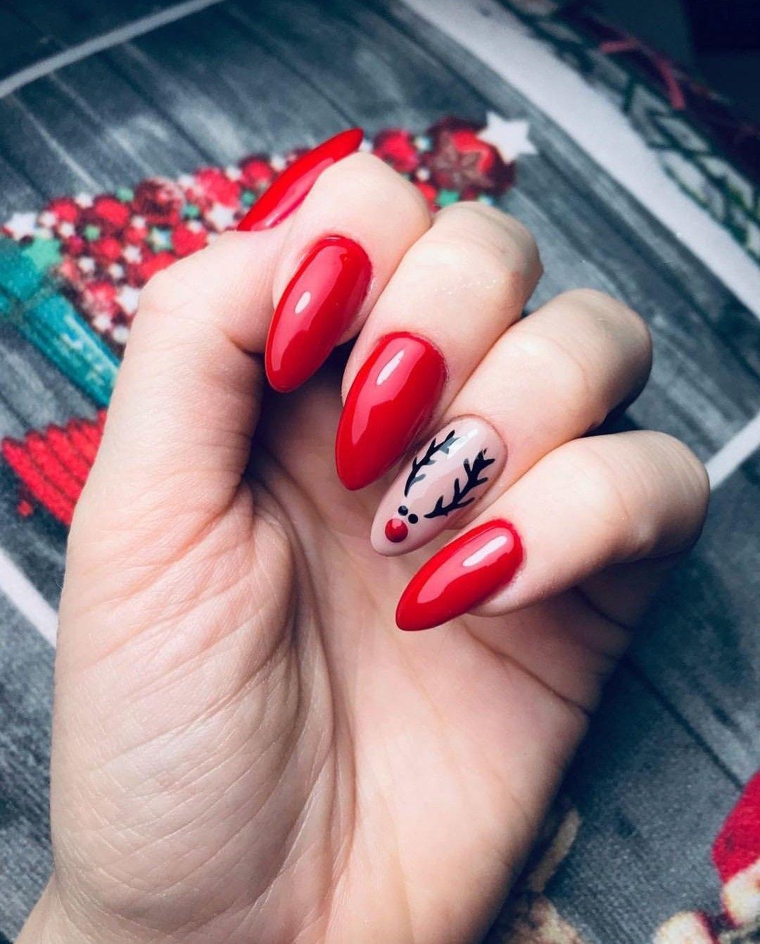 Rộn ràng không khí lễ hội Noel qua từng mẫu nail đỏ tinh tế và độc đáo