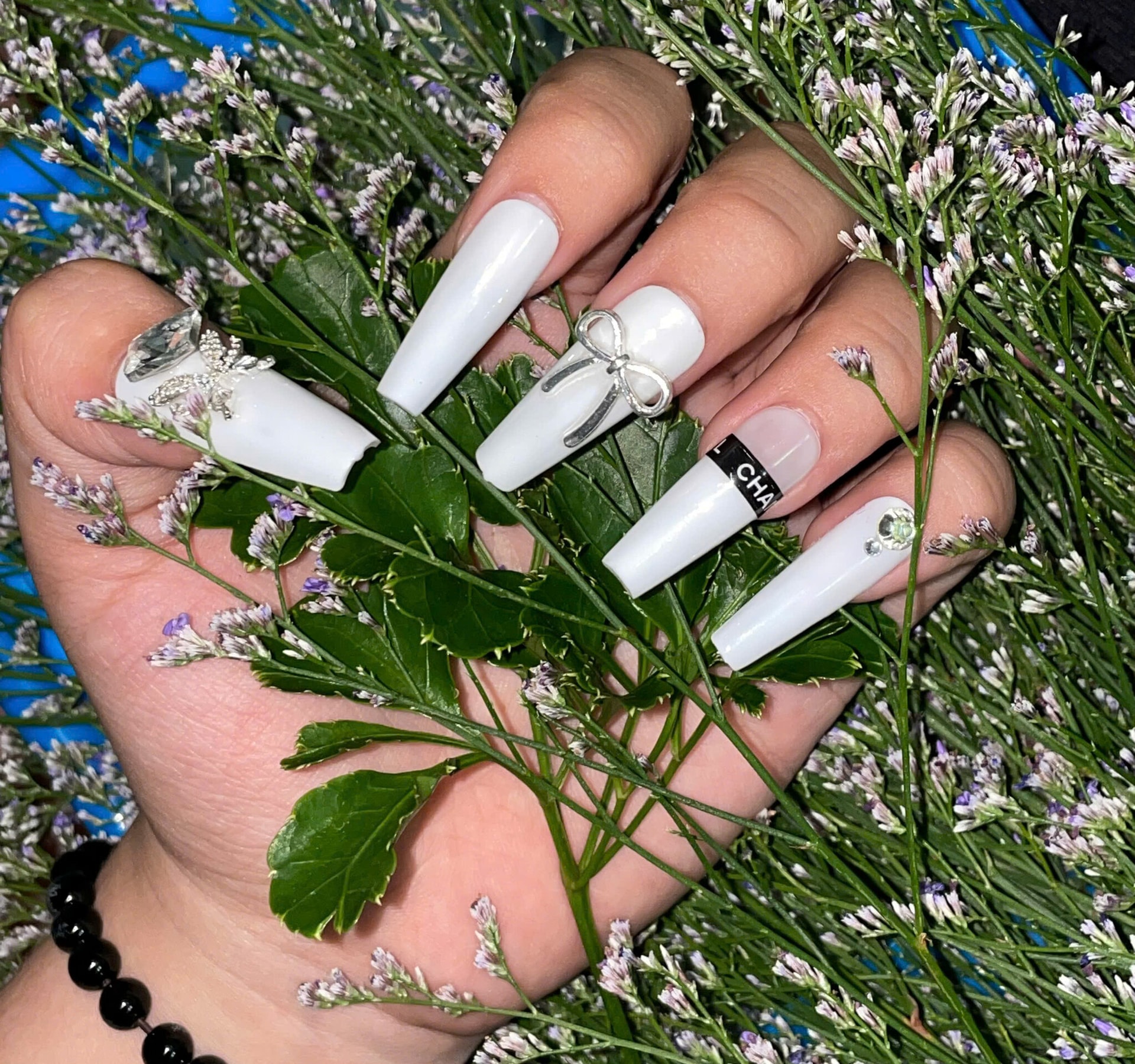 5 mẫu nail màu đỏ mận đẹp nổi bật cho mọi dịp | Viết bởi Hoàng Gomezz