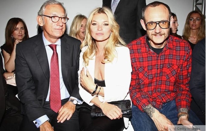 Isak An bên cạnh Kate Moss và Terry Richardson