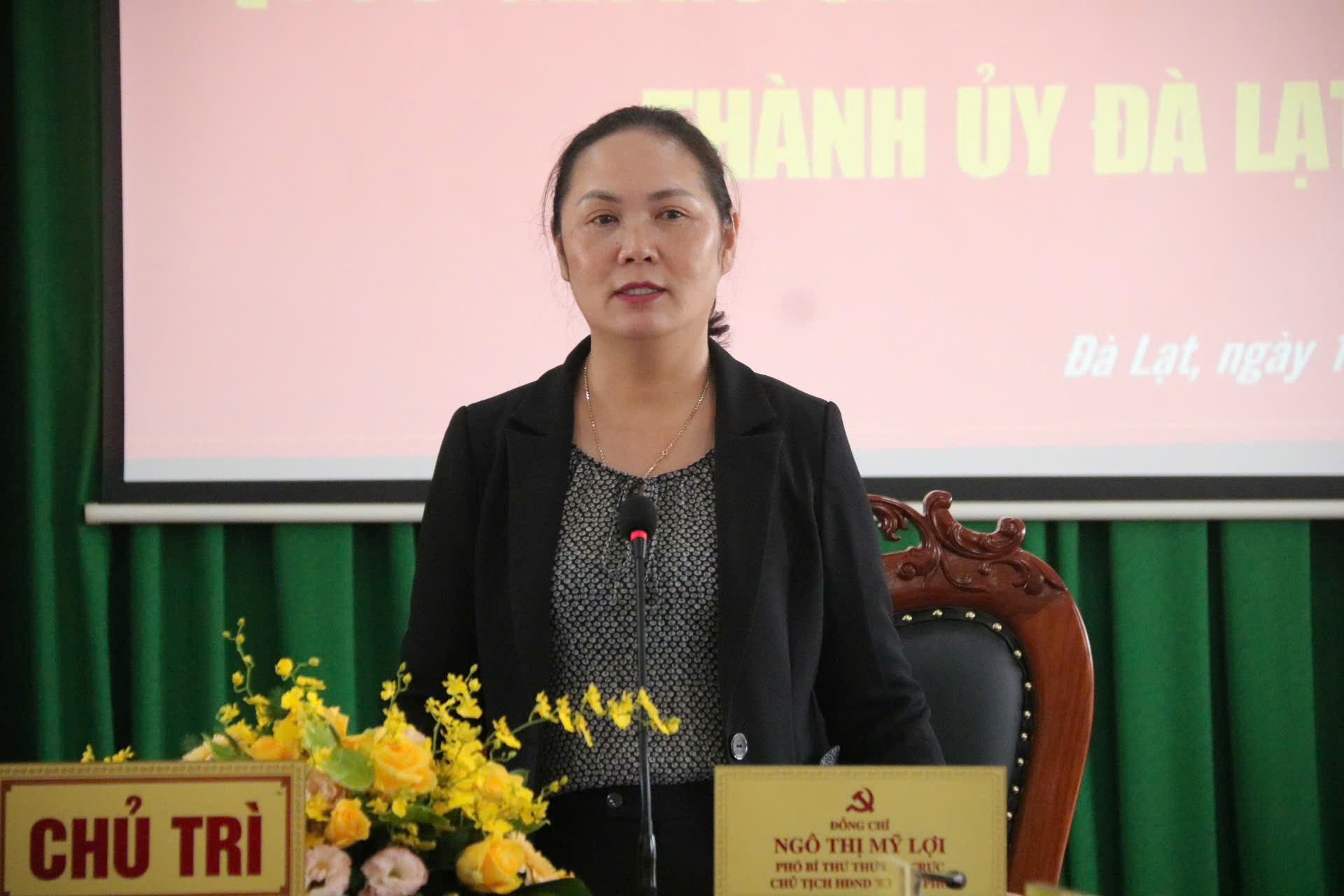 Đồng chí Ngô Thị Mỹ Lợi - Phó Bí thư Thường trực Thành ủy, Chủ tịch HĐND Thành ủy Đà Lạt phát biểu tại buổi làm việc