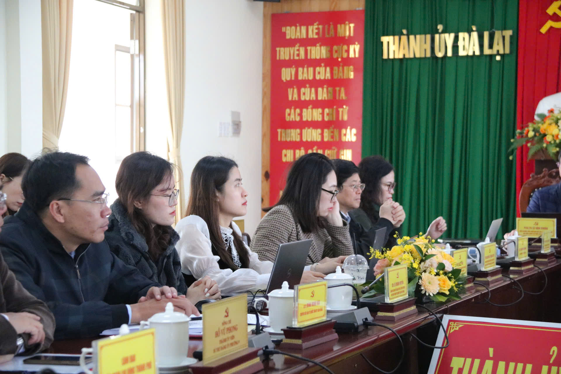 Các đồng chí trong đoàn công tác Học viên Chính trị quốc gia