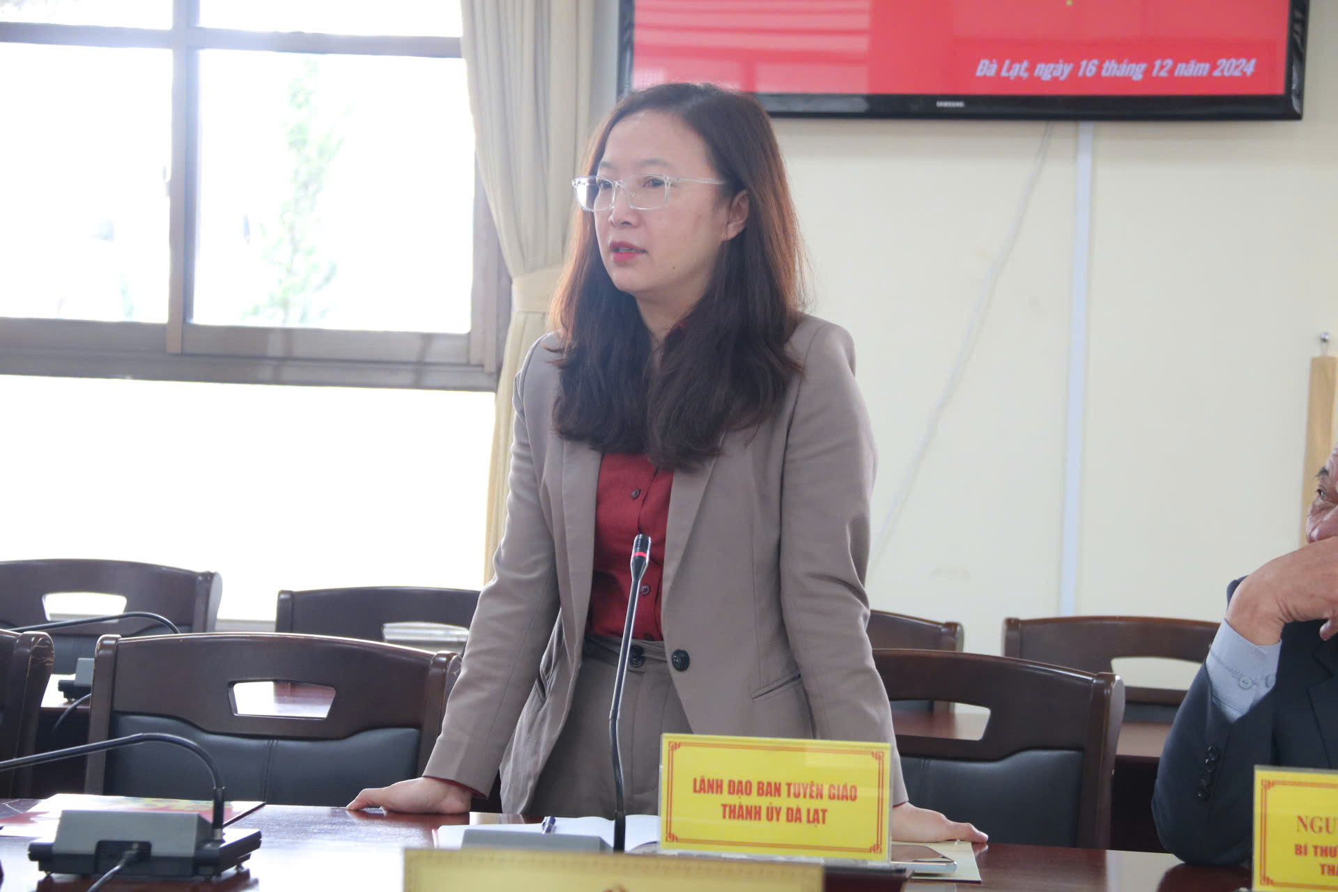 Đại diện lãnh đạo Ban Tuyên giáo Thành ủy kiến nghị tại buổi làm việc