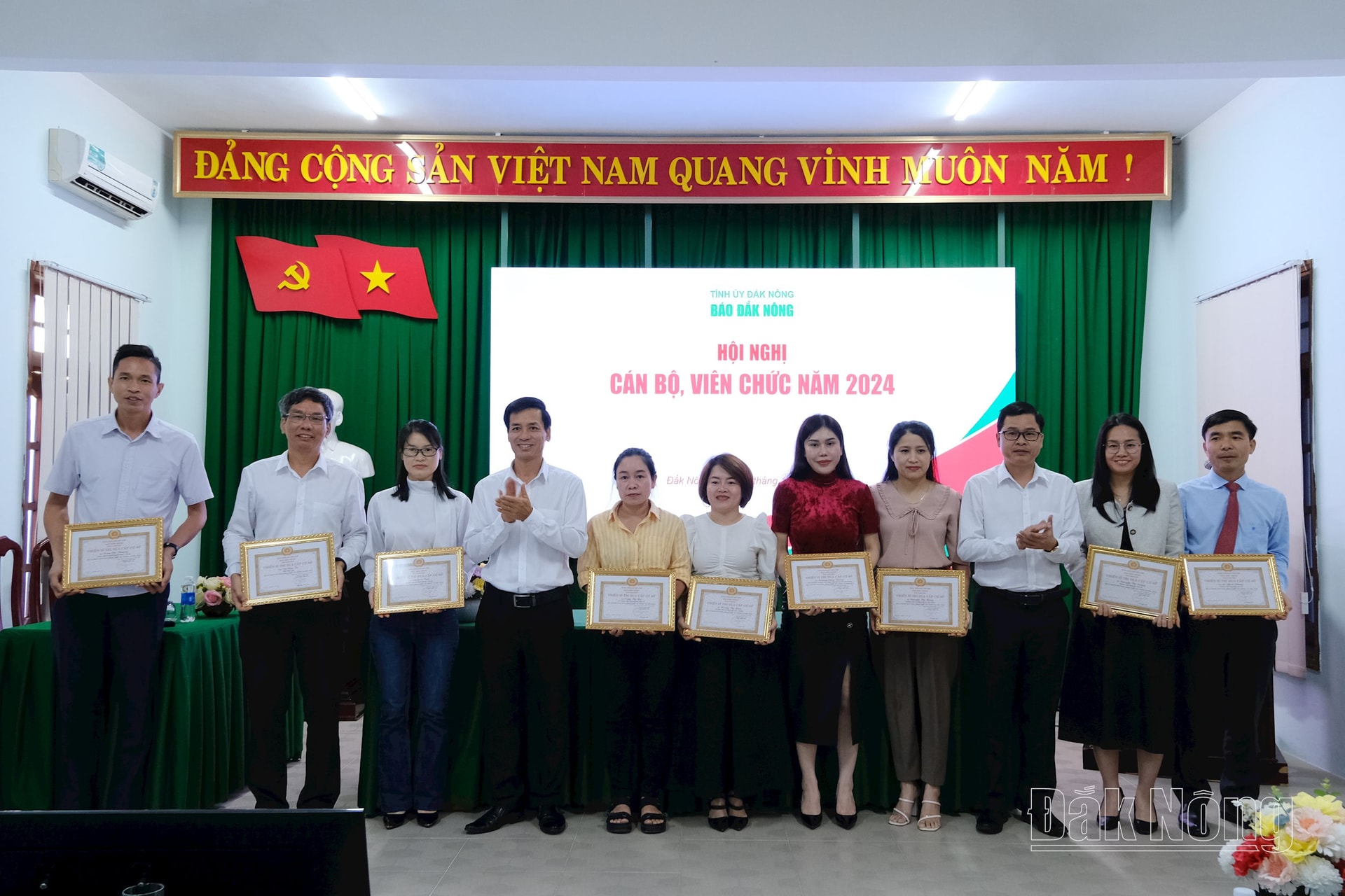 khen thưởng cá nhân xuất sắc