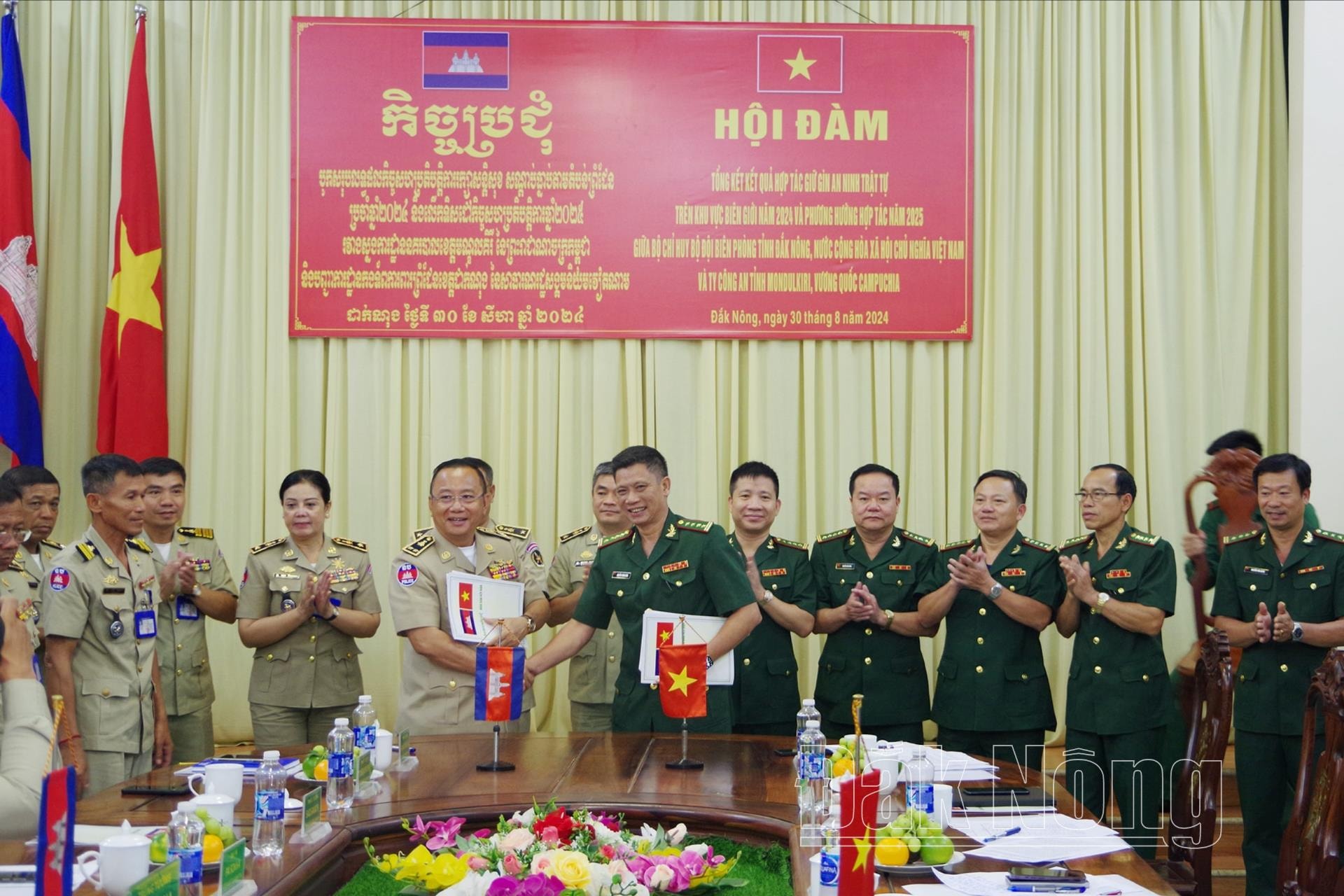 anh-5-hoi-dam-giua-bo-chi-huy-bdbp-tinh-dak-nong-va-ty-cong-an-tinh-mondulkiri-cpc-(1).jpg