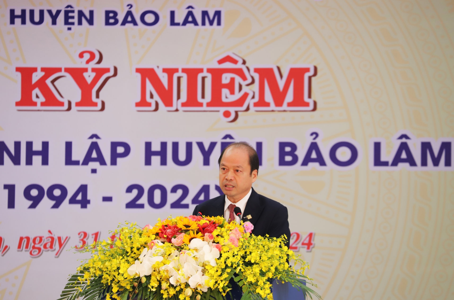 Đồng chí Nguyễn Viết Vân - Bí thư Huyện ủy Bảo Lâm đọc diễn văn kỷ niệm 30 năm thành lập huyện
