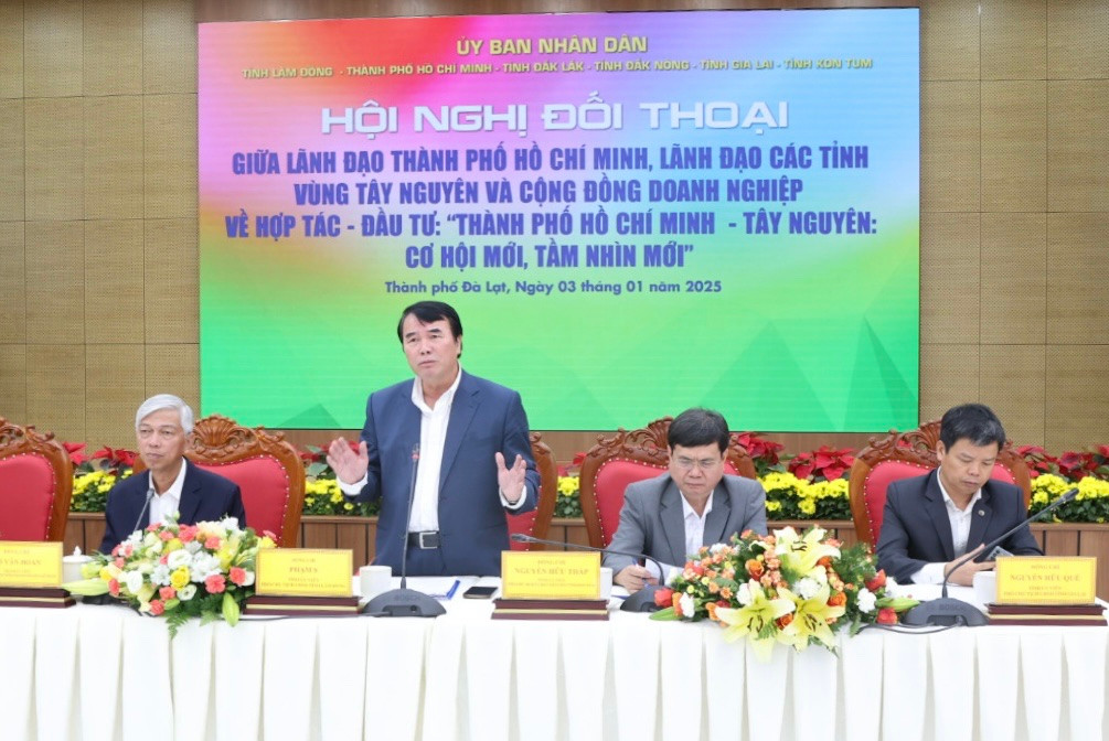 Ông Phạm S –  Phó Chủ tịch UBND tỉnh Lâm Đồng giới thiệu tiềm năng, thế mạnh và mời gọi đầu tư phát triển vùng Tây Nguyên