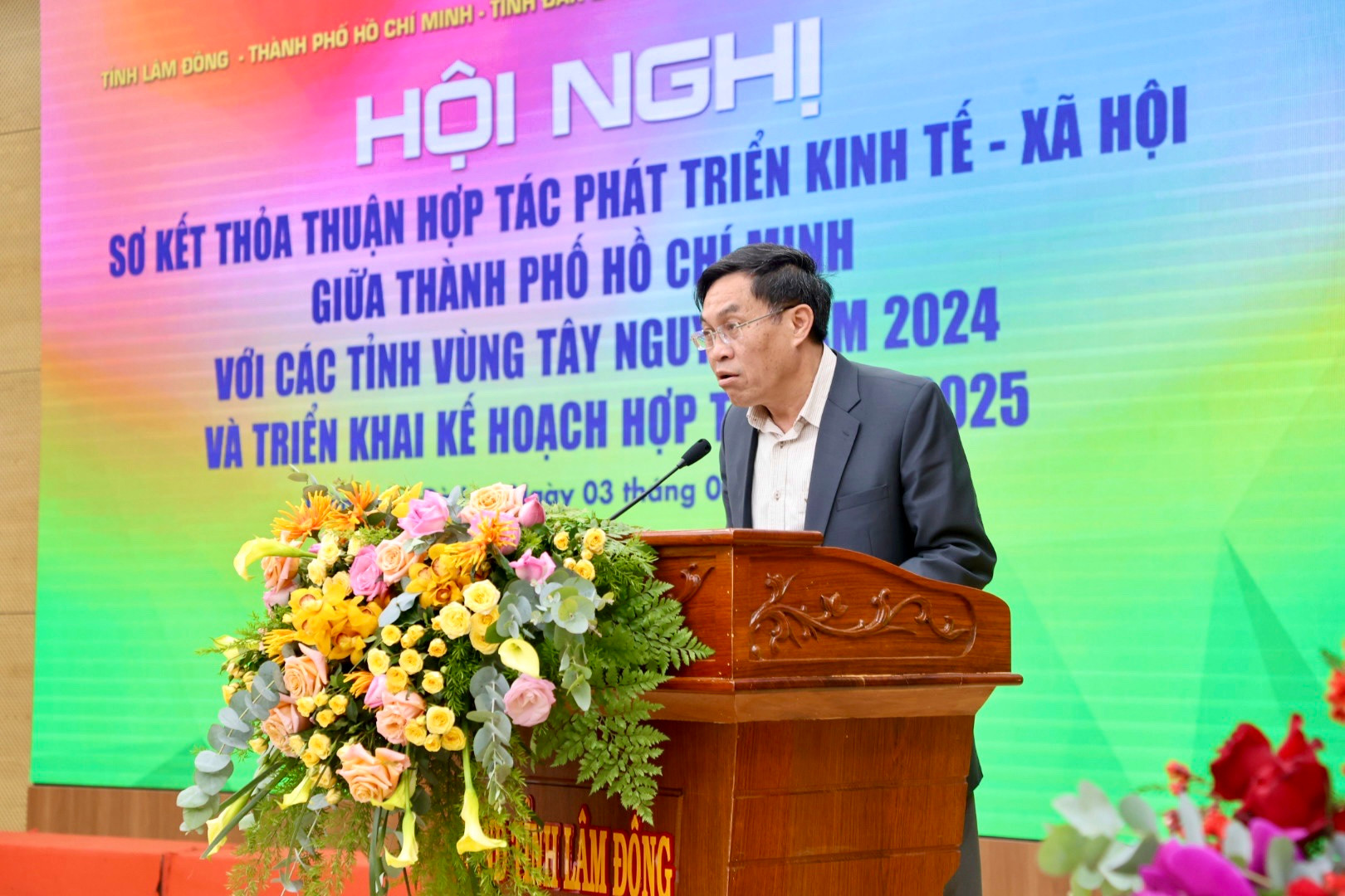 Phó Chủ tịch UBND tỉnh Lâm Đồng Võ Ngọc Hiệp phát biểu chào mừng tại Hội nghị