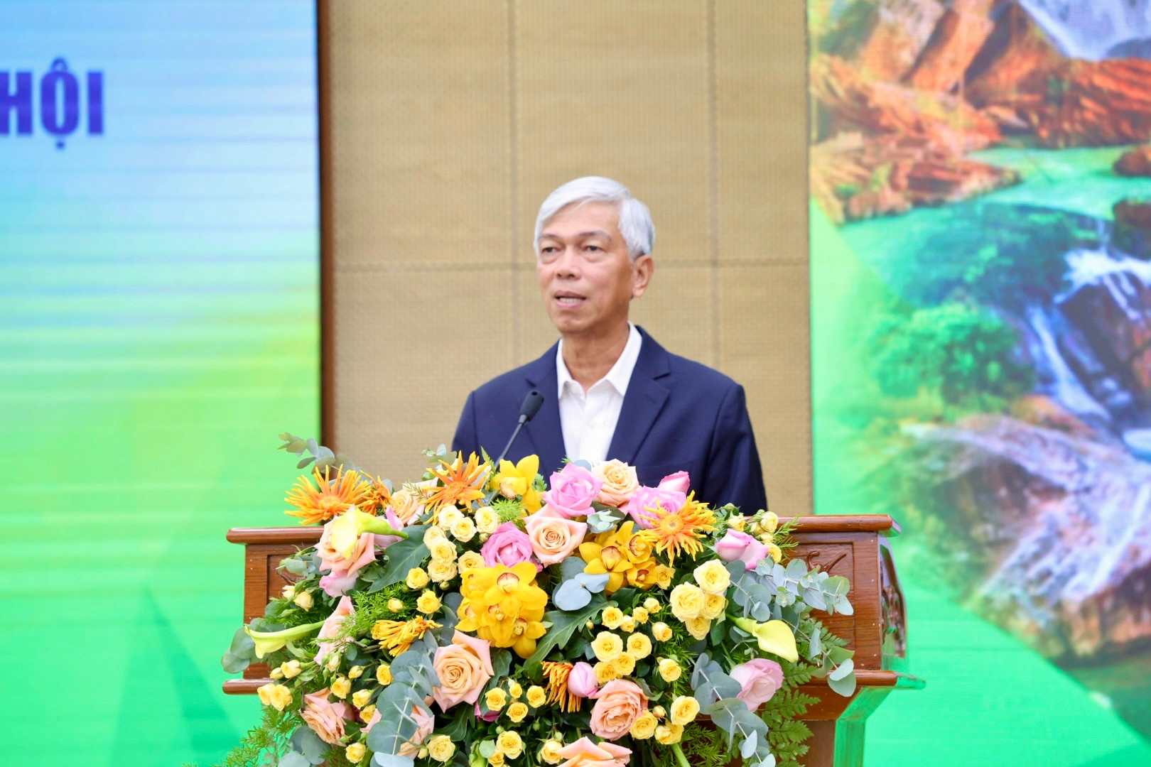 Ông Võ Văn Hoan - Phó Chủ tịch UBND Thành phố Hồ Chí Minh phát biểu bế mạc Hội nghị