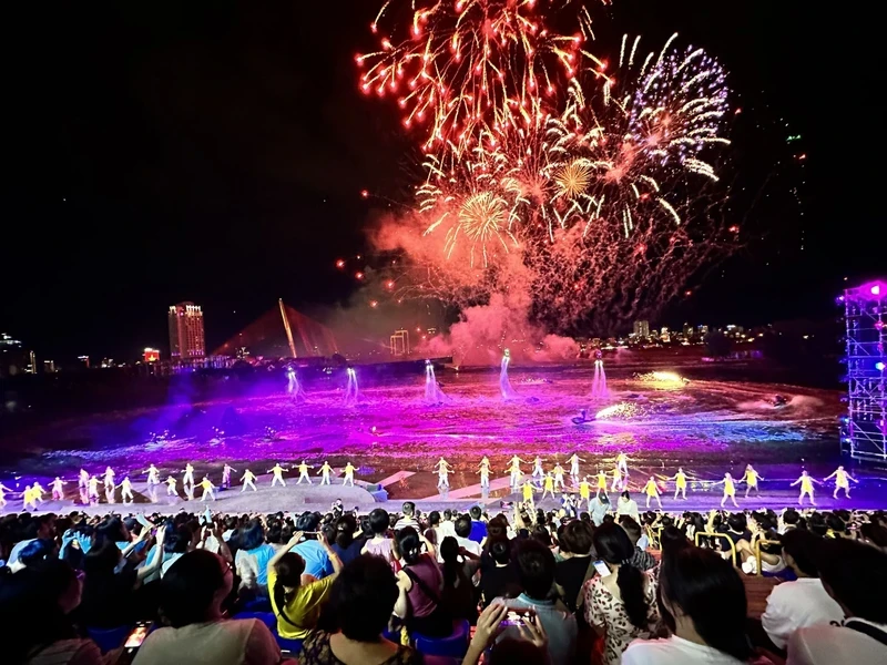 Chương trình nghệ thuật “Symphony of River- Âm hưởng của dòng sông” tại Đà Nẵng, một sự kiện công nghiệp văn hóa về biểu diễn mang tầm khu vực. 