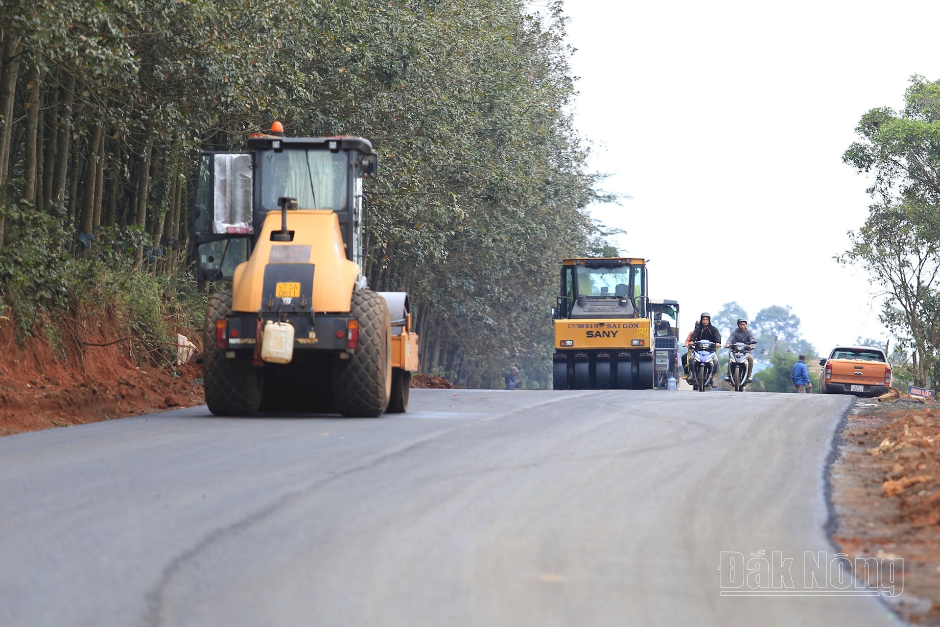 Tuyến tỉnh lộ 2 của Đắk Nông đã thảm nhựa được 20/24km và dự kiến sẽ hoàn thành trong tháng 4/202