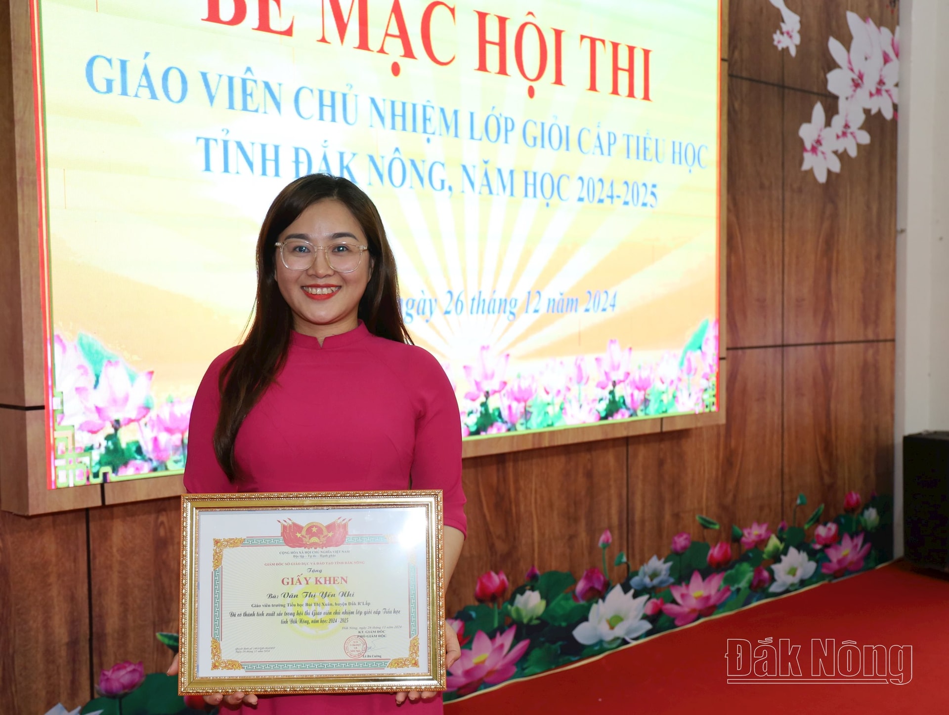 Cô giáo Văn Thị Yến Nhi, giáo viên Trường tiểu học Bùi Thị Xuân là một trong những giáo viên được Sở GD-ĐT tuyên dương vì có nhiều sáng tạo trong thực hiện công tác chủ nhiệm tại hội thi giáo viên chủ nhiệm được tổ chức tháng 12/2024