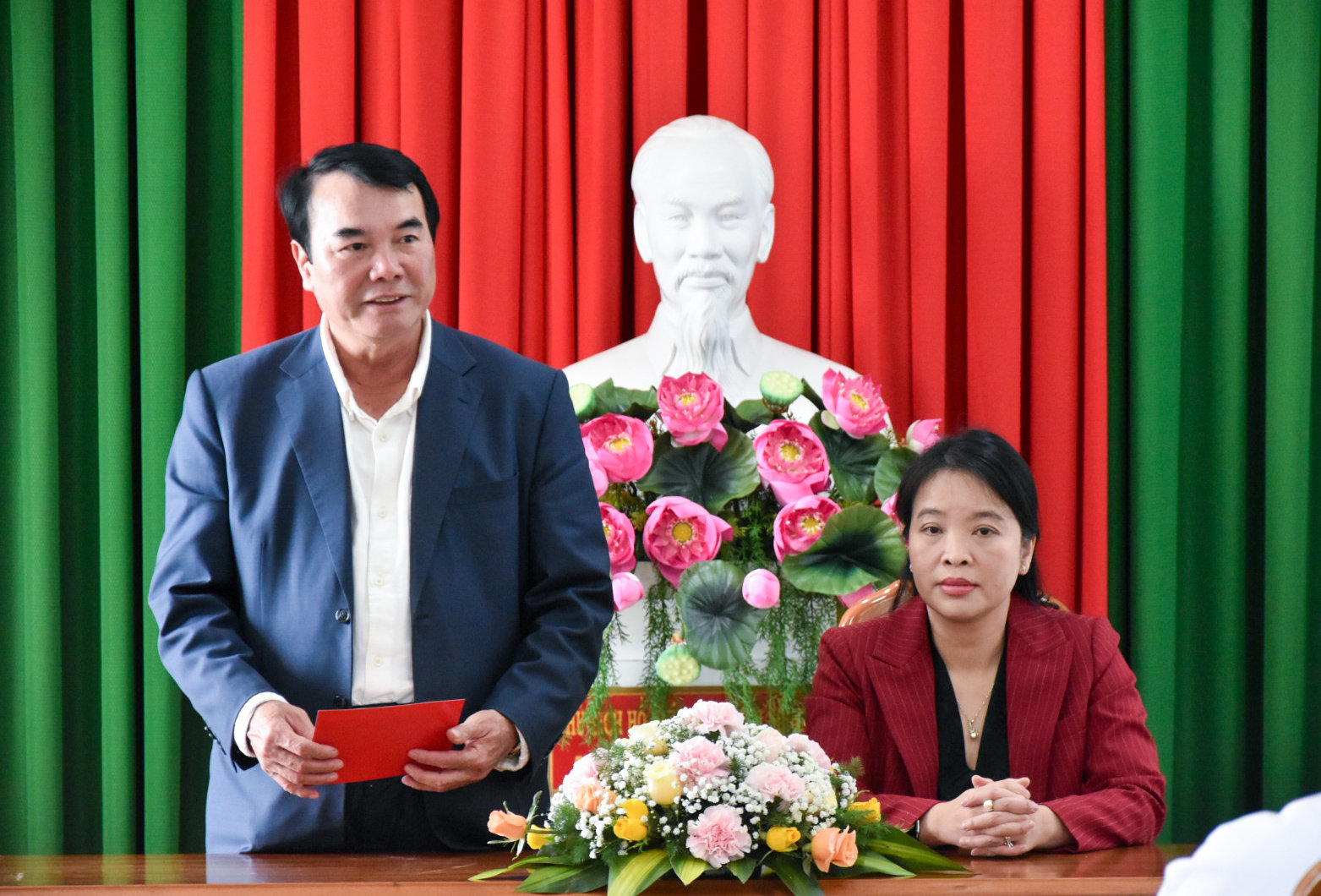 Phó Chủ tịch UBND tỉnh Phạm S gửi lời chúc năm mới đến toàn thể cán bộ, nhân viên ngành y tế