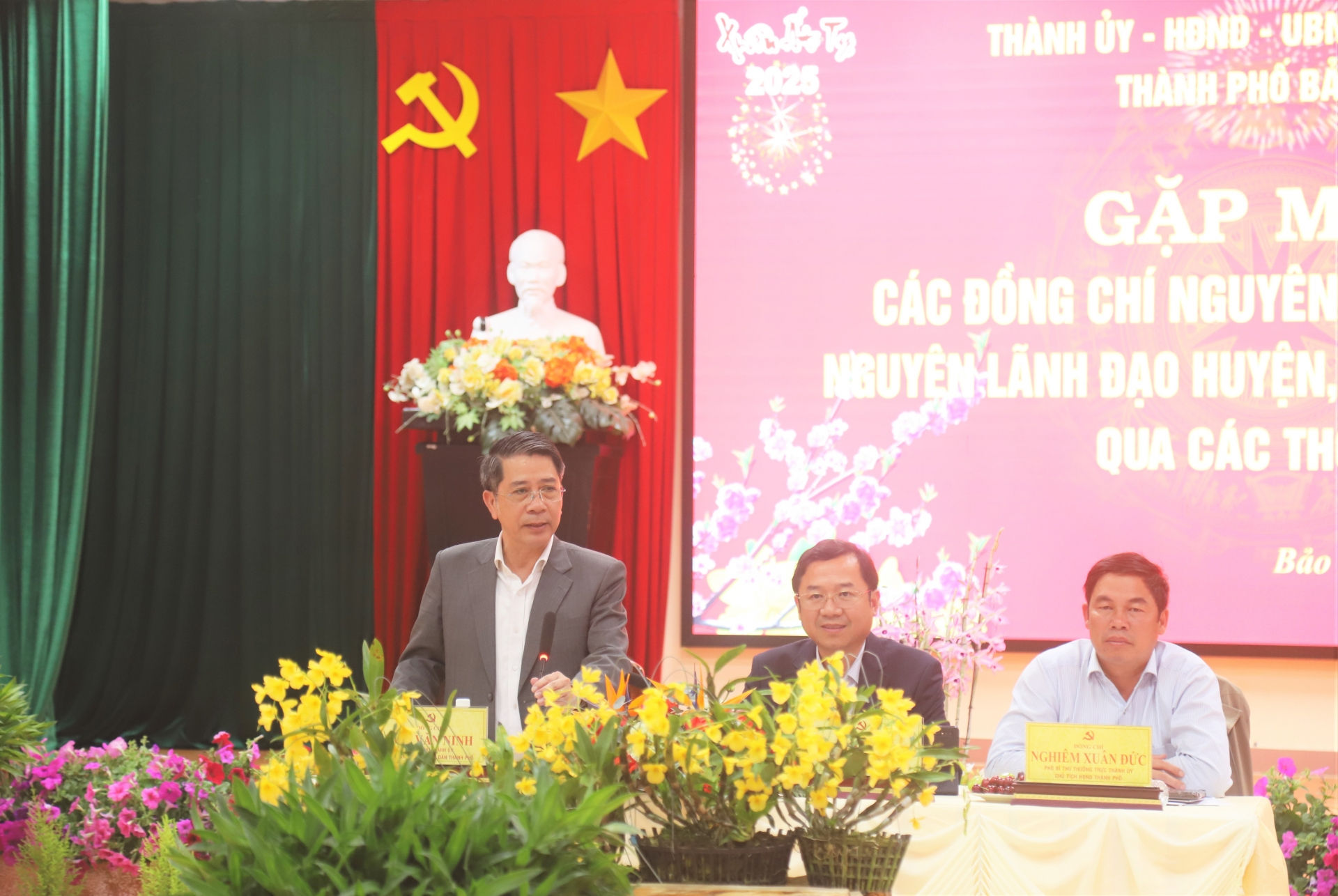 Đồng chí Ngô Văn Ninh - Chủ tịch UBND TP Bảo Lộc phát biểu tại buổi gặp mặt