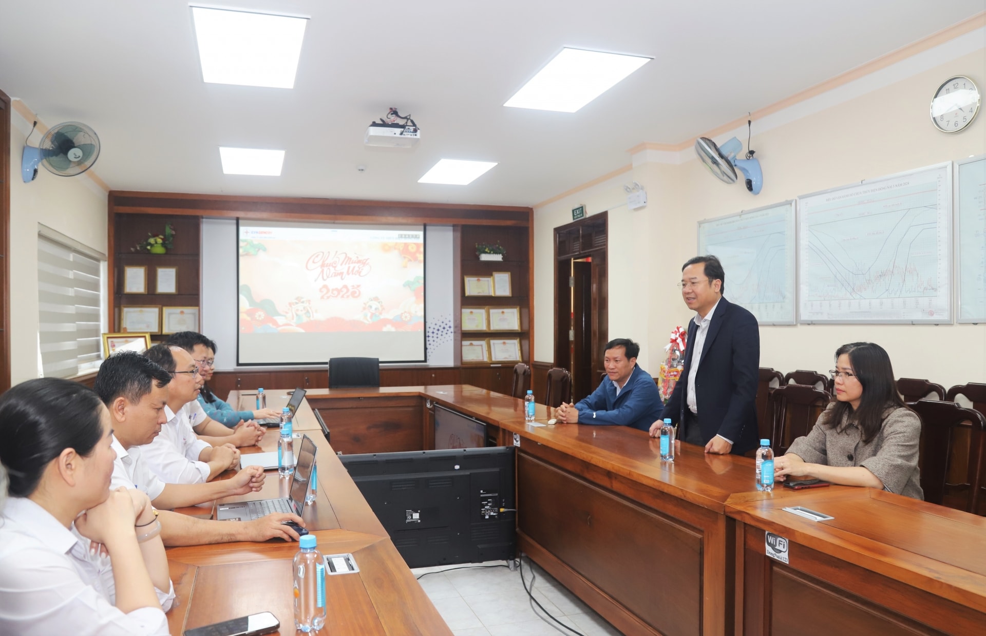 Đồng chí Tôn Thiện Đồng - Ủy viên Ban Thường vụ Tỉnh ủy, Bí thư Thành ủy Bảo Lộc thăm, chúc Tết tại Công ty Thủy điện Đồng Nai