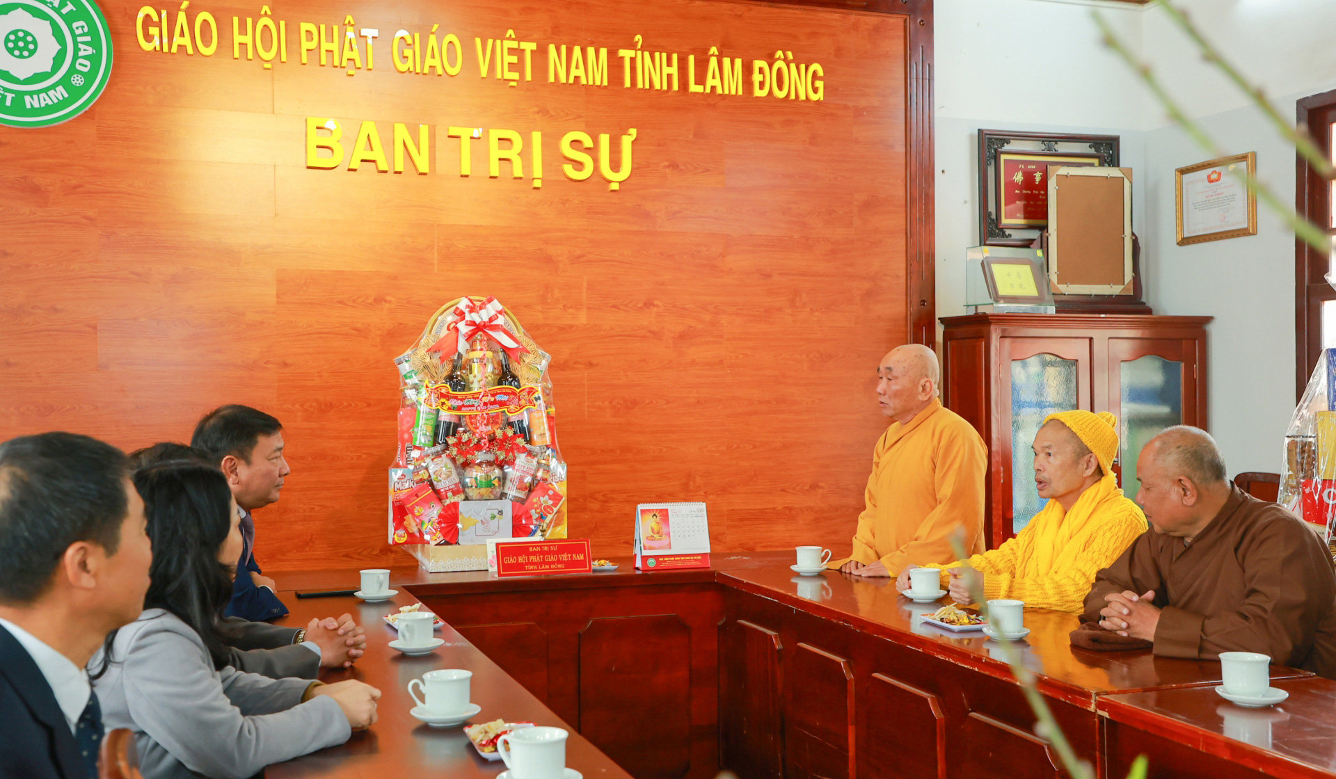 Đoàn đại biểu tỉnh Lâm Đồng thăm và chúc Tết Ban Trị sự Giáo hội Phật giáo Việt Nam tỉnh Lâm Đồng tại Chùa Linh Sơn