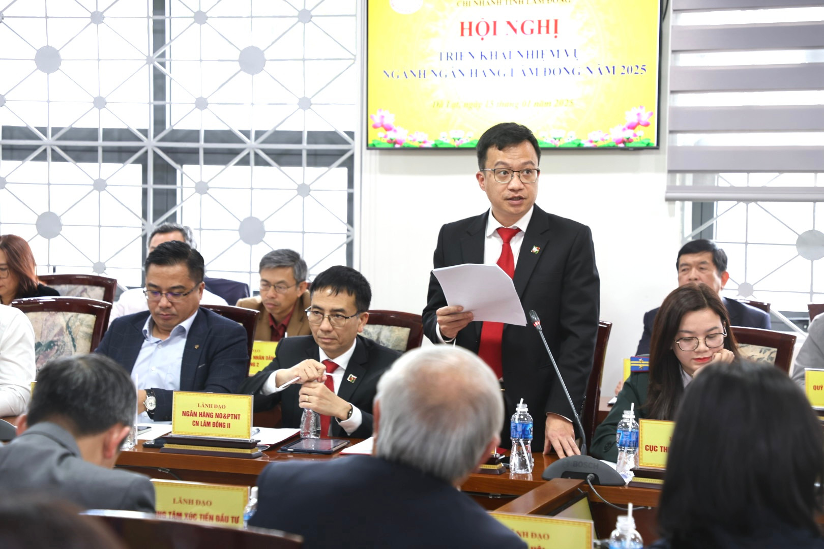 Lãnh đạo Agribank Chi nhánh tỉnh Lâm Đồng trình bày tham luận tại Hội nghị