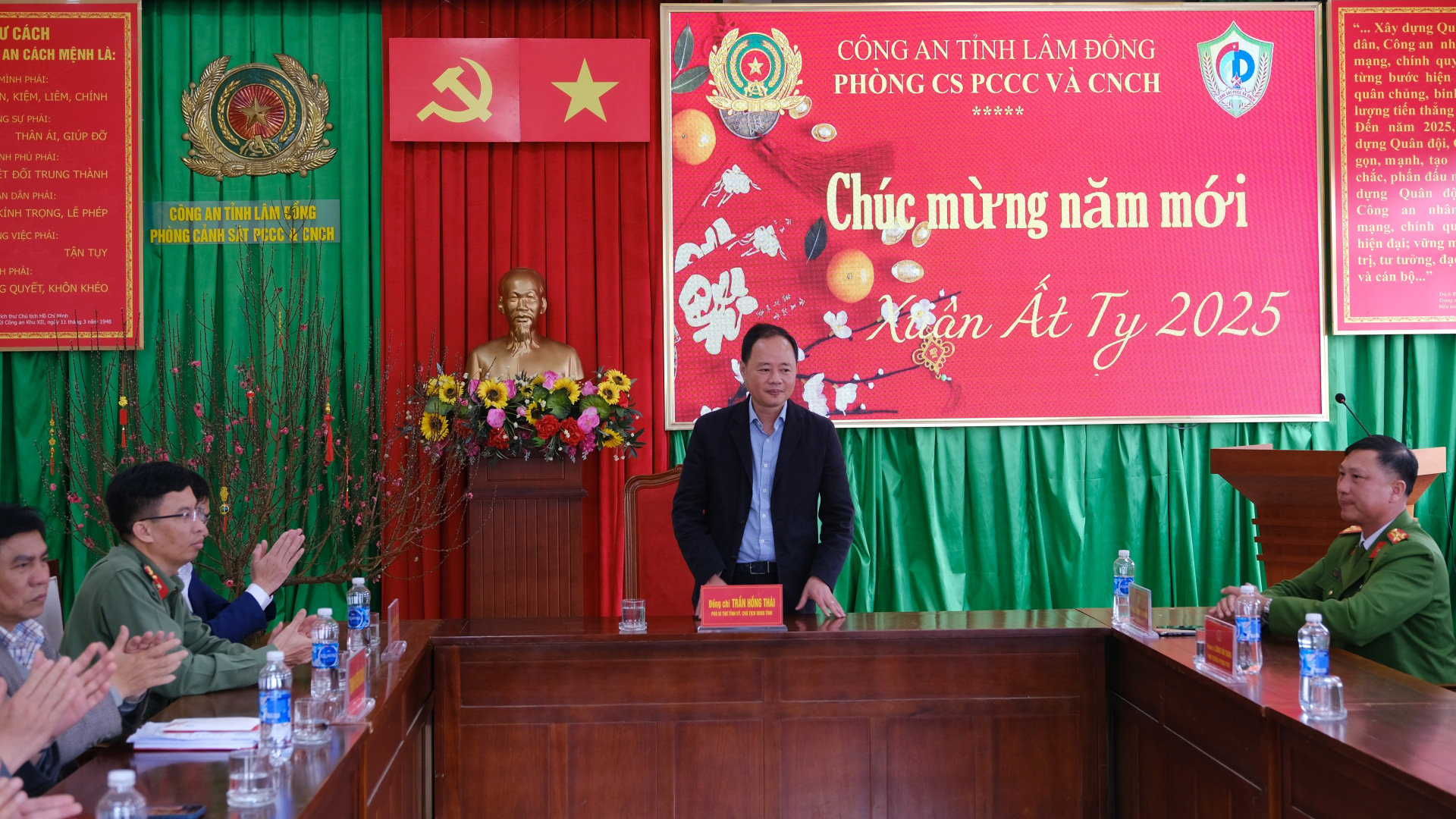 Chủ tịch UBND tỉnh Lâm Đồng phát biểu tại buổi gặp mặt, chúc Tết cán bộ, chiến sỹ Phòng Cảnh sát phòng cháy, chữa cháy và cứu nạn, cứu hộ, Công an tỉnh Lâm Đồng