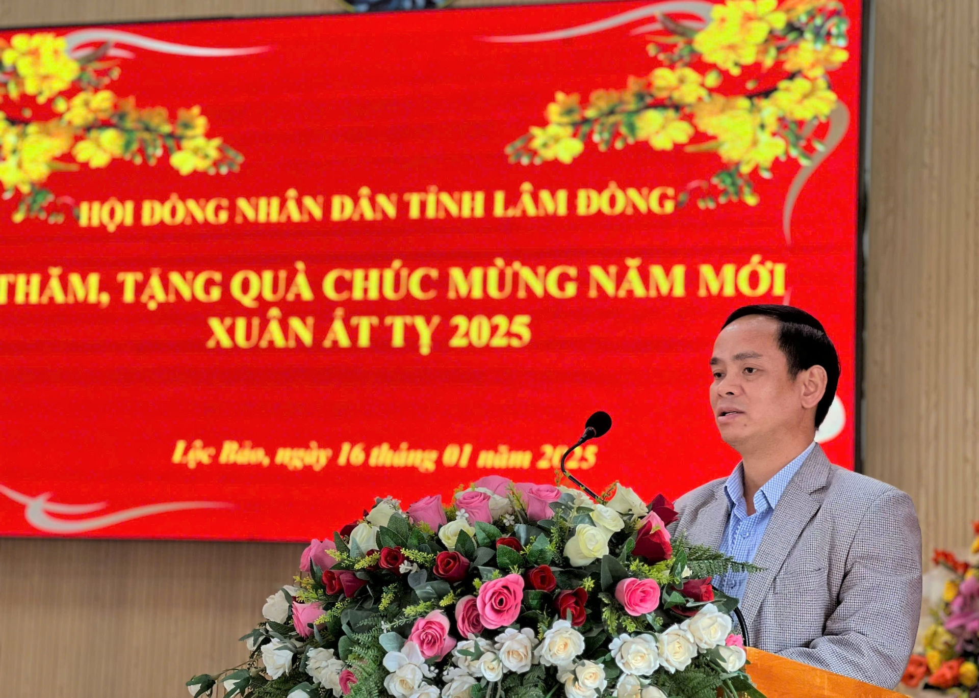 Phó Chủ tịch HĐND tỉnh Lâm Đồng Đa Cát Vinh phát biểu chúc mừng năm mới tới Đảng bộ, chính quyền và Nhân dân 2 xã Lộc Bắc, Lộc Bảo
