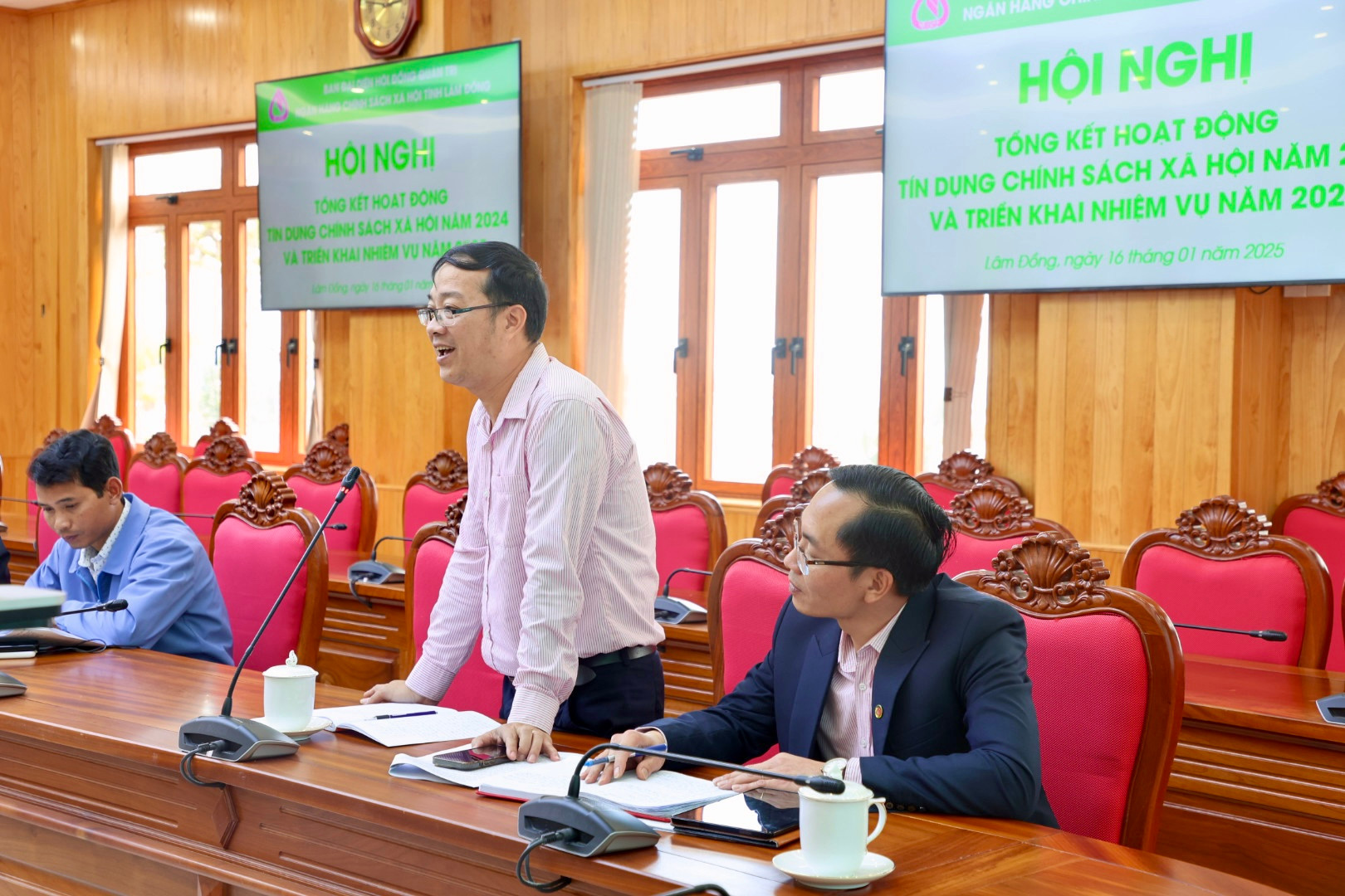 Ông Nguyễn Thanh Tuấn - đại diện lãnh đạo Phòng giao dịch NHCSXH huyện Đạ Huoai, phát biểu