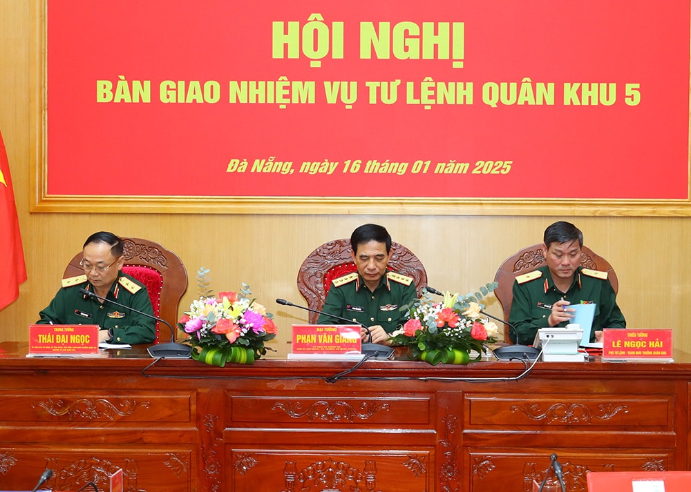 Bàn giao nhiệm vụ Tư lệnh Quân khu- Ảnh 4.