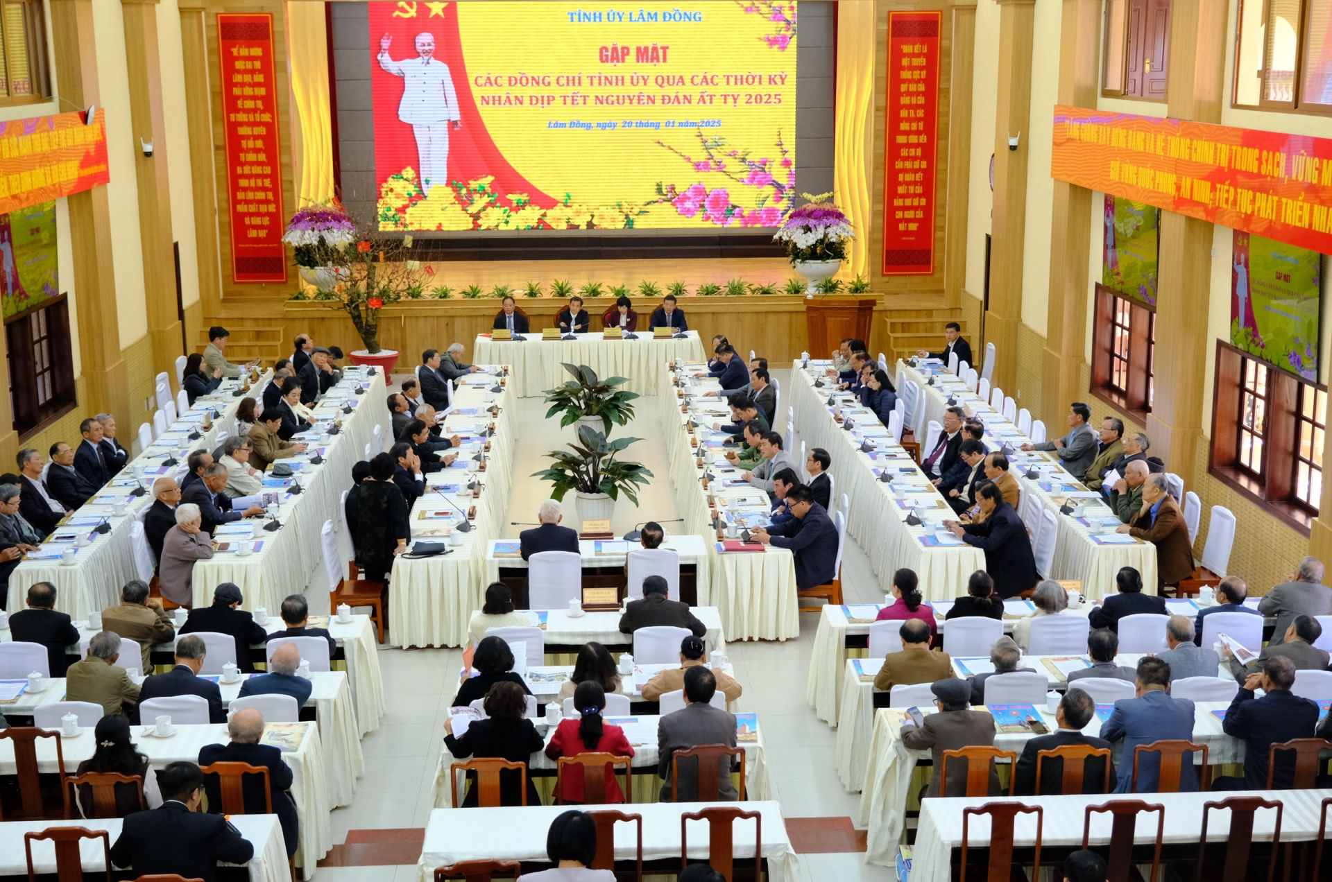 Quang cảnh buổi gặp mặt