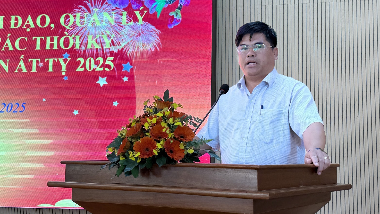 Đồng chí Nguyễn Đình Tịnh - Phó Chủ tịch UBND huyện Đơn Dương thông tin một số kết quả nổi bật của địa phương trong năm 2024