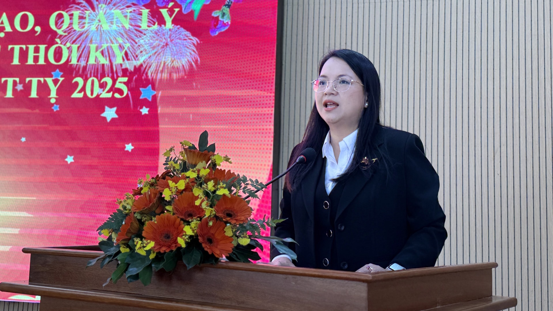 Đồng chí Dương Thị Ngà - Bí thư Huyện ủy Đơn Dương phát biểu tại buổi gặp mặt