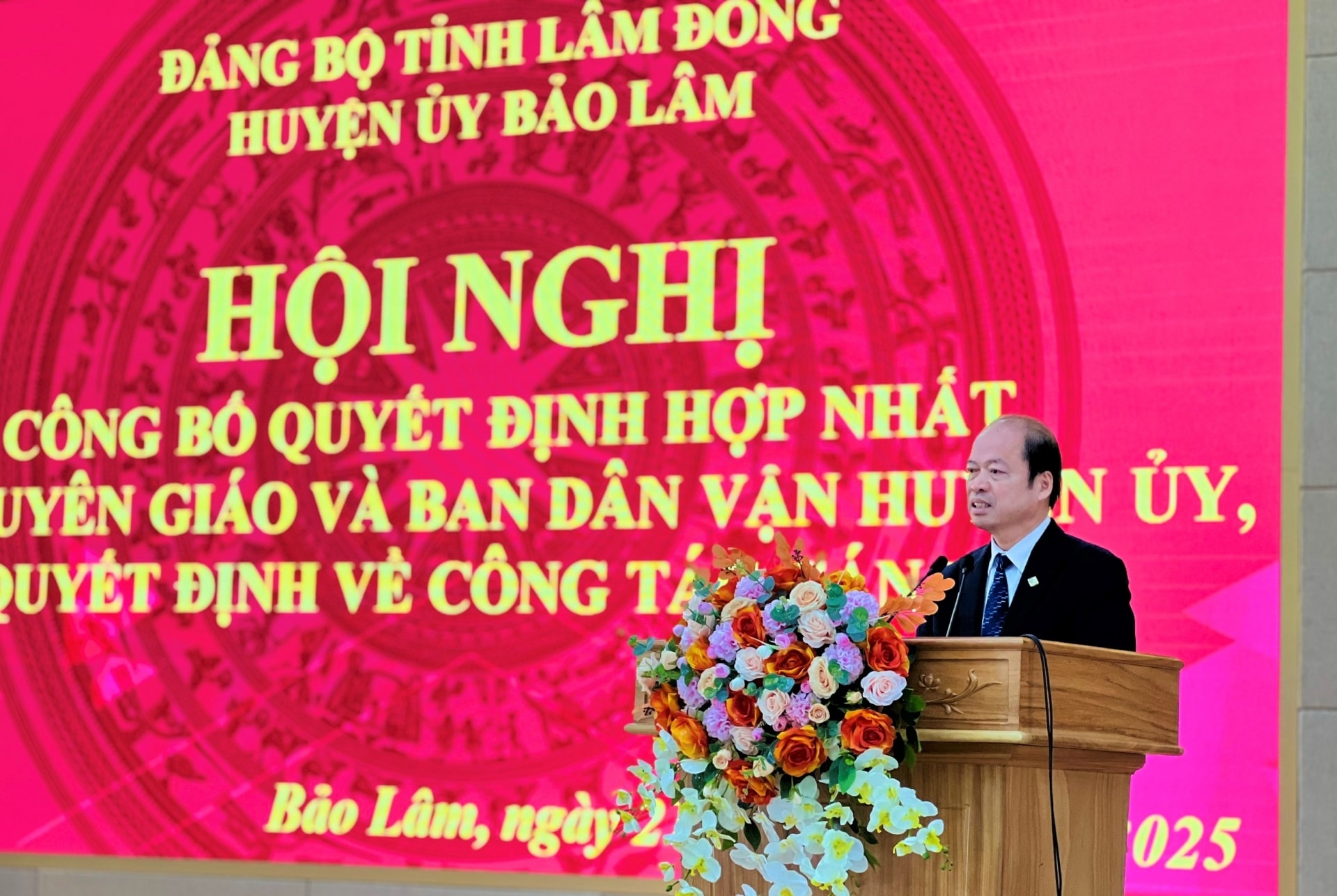 Bí thư Huyện ủy Bảo Lâm Nguyễn Viết Vân phát biểu tại Hội nghị