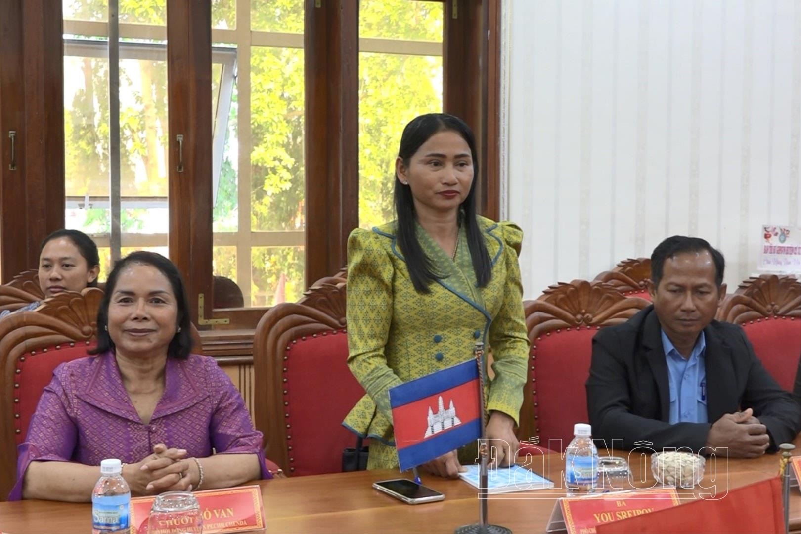 ba-you-sreipov-pho-chu-tich-huyen-pechr-chenda-tinh-mondulkiri-vuong-quoc-campuchia-da-gui-loi-chuc-mung-tot-dep-nhat-den-can-bo-va-nhan-dan-huyen-cu-jut(1).jpg