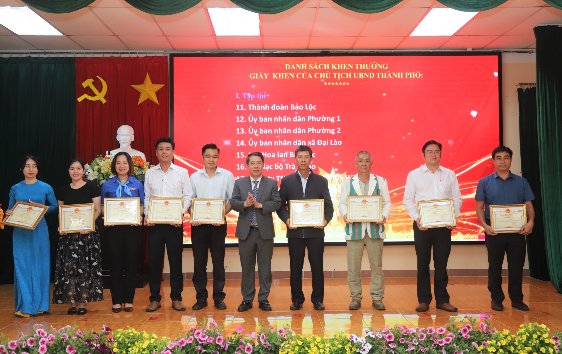 Các tập thể có nhiều đóng góp cho chương trình hưởng ứng,